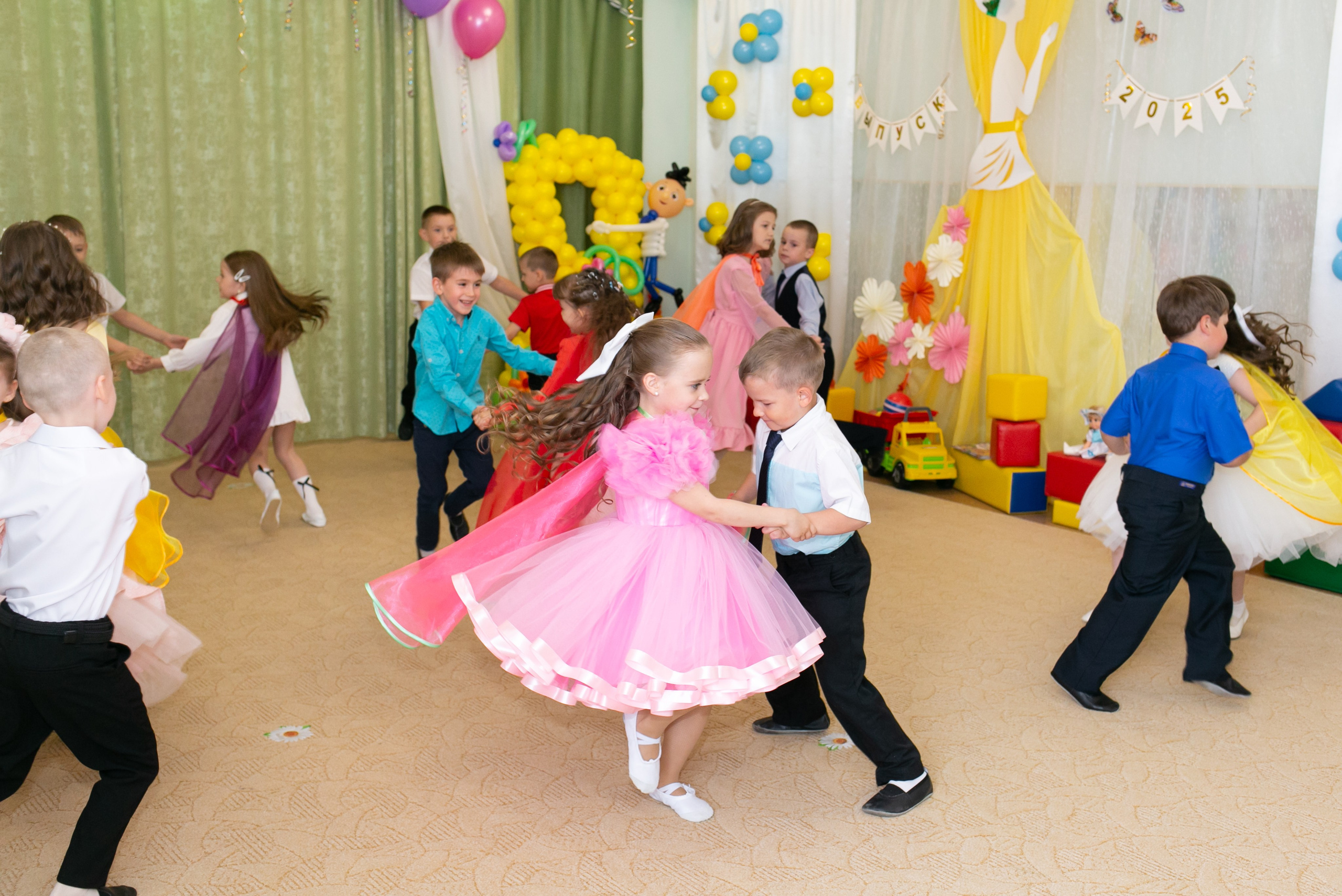 Выпускные и Утренники. Фотограф новорожденных и семейный фотограф НСО г. Бердск Марина Львова