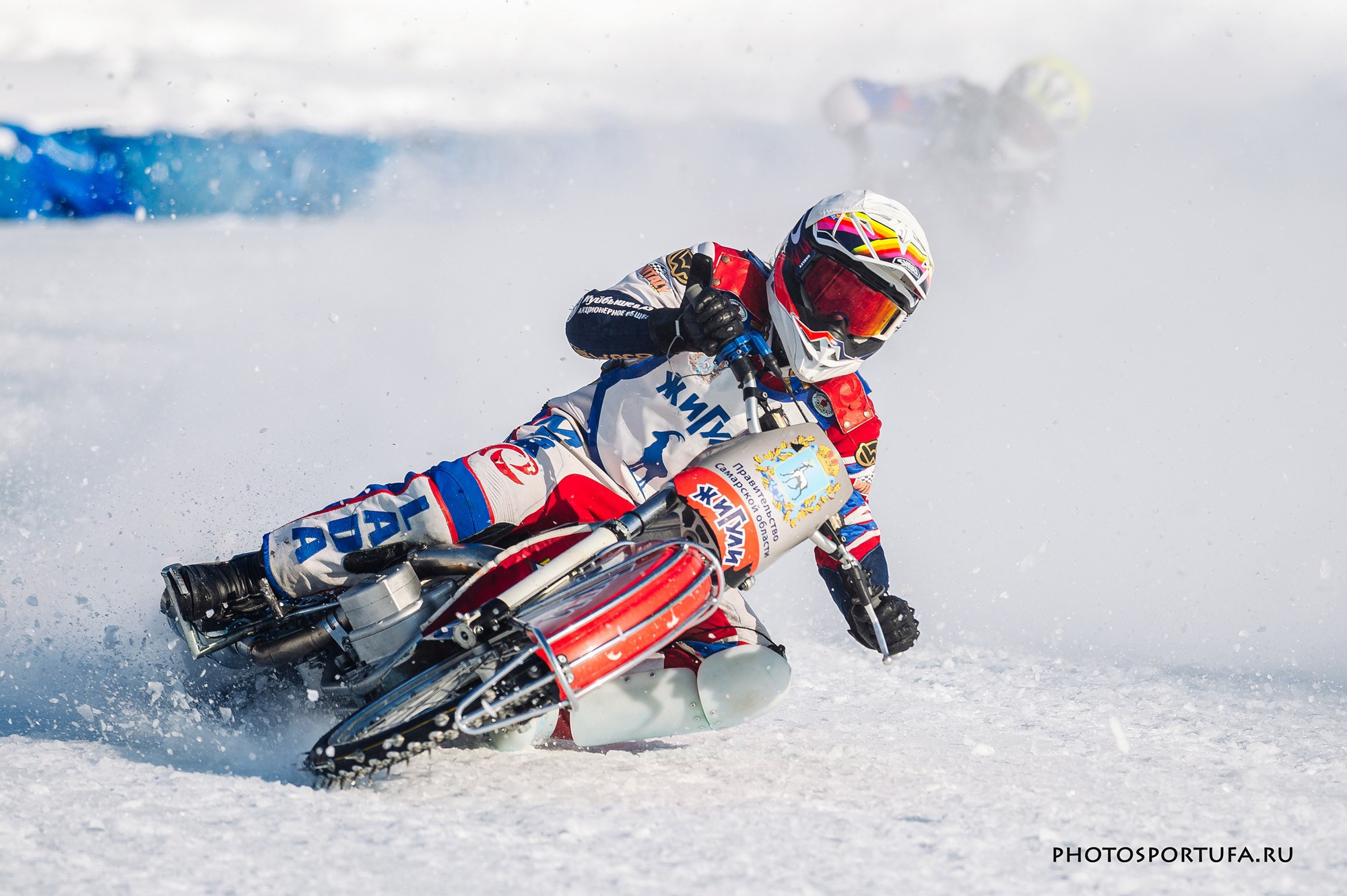 Мотогонку на льду. Спортивный фотограф в Уфе Евгений Буров