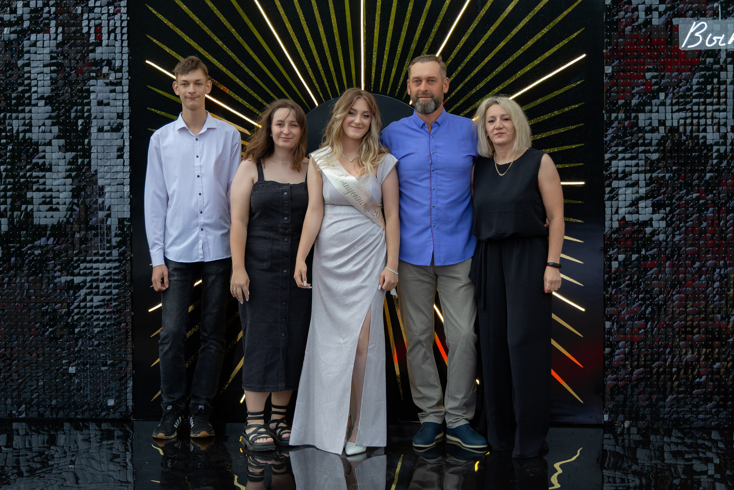 Школьный выпускной 2025 год в Минске, Беларуси. Свадебный фотограф в Минске/Беларуси Сергей Спиридонов