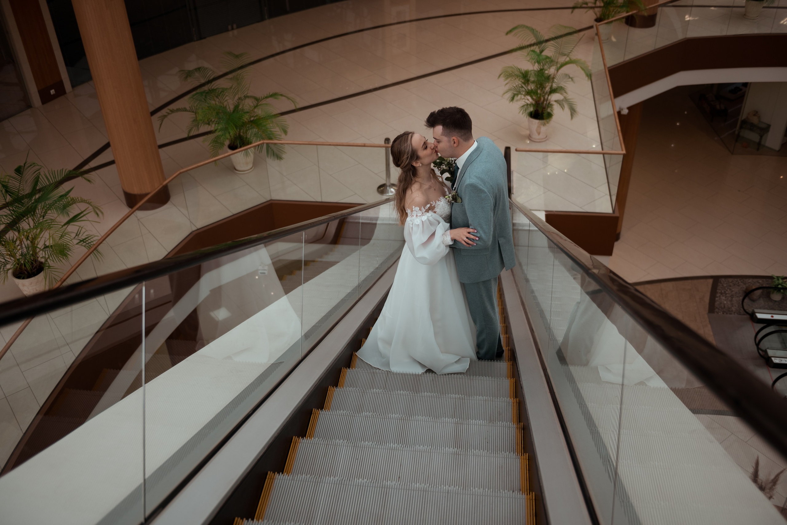 Весь день под дождем, вечером закат на озере. Свадебный и семейный фотограф София Невская