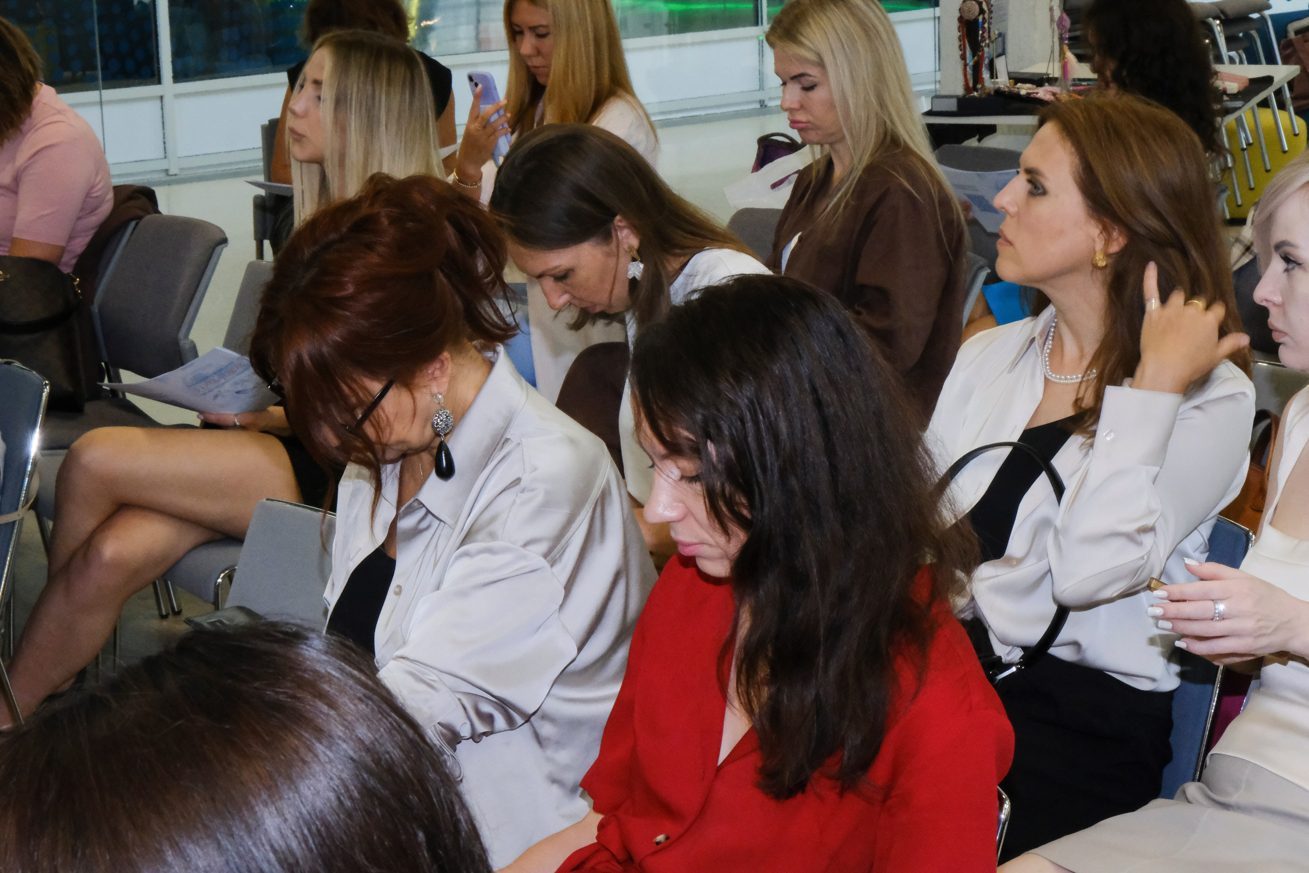 Репортаж бизнес-конференции в Сколково от сообщества BRUSNIKA. Индивидуальная фотосъёмка в Москве. Фотограф Василиса Тарасова