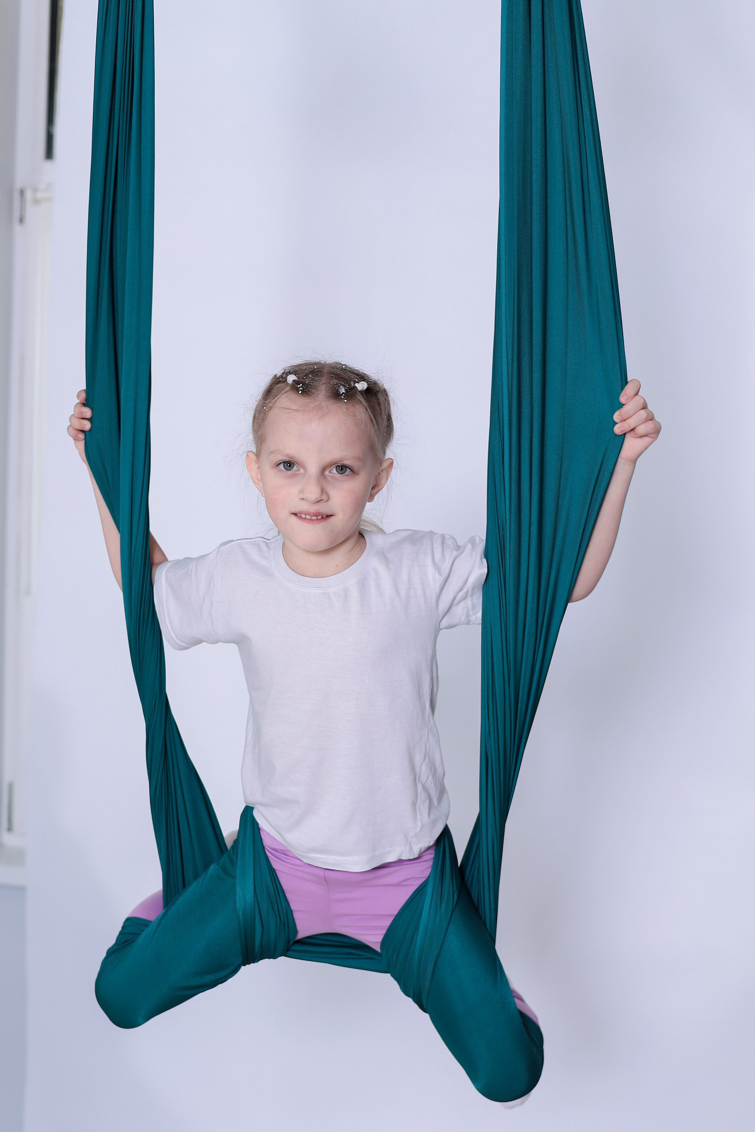 Детская аэройога. Фотограф Надршина Лилия