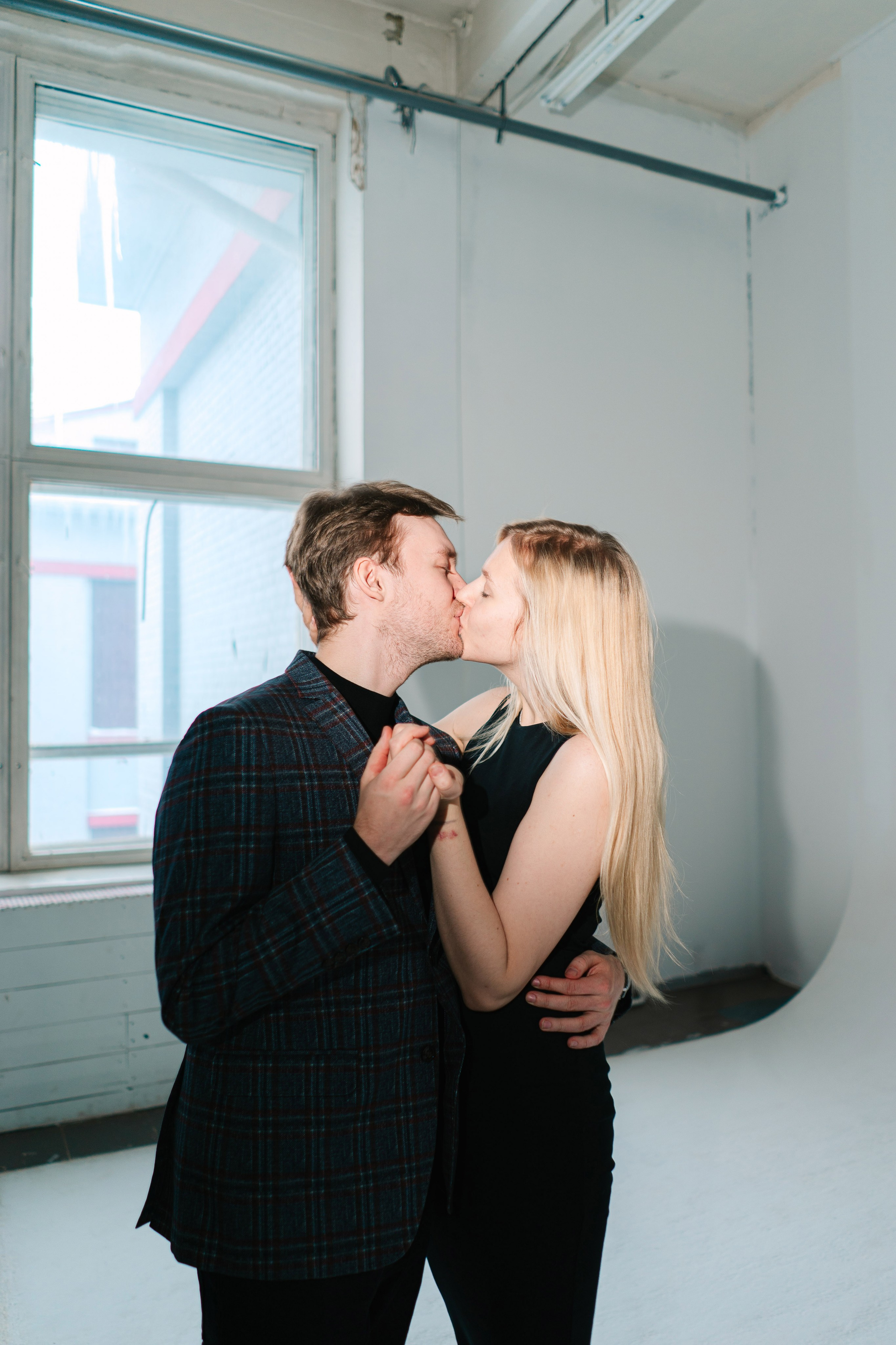 Фотосессия для двоих в студии, лавстори в Москве. Портреты студия Москва. Модельные тесты. Lovestory студия в Москве. Женсий фотограф