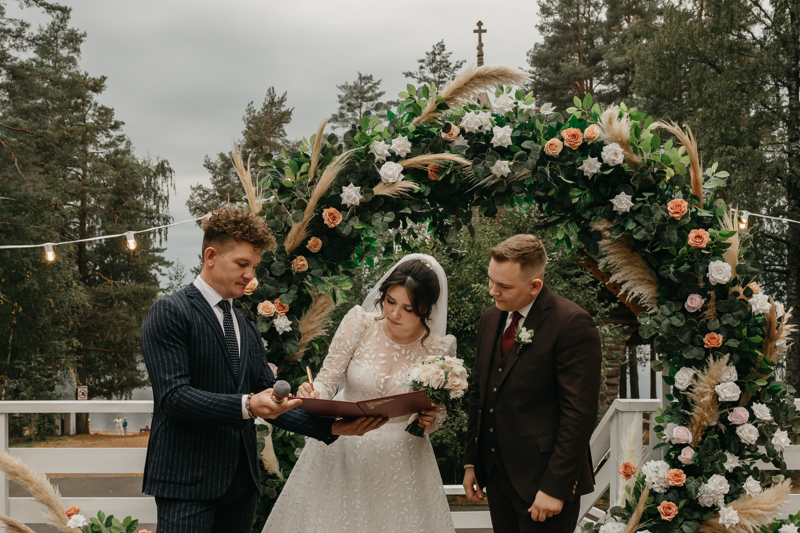 Свадебная фотосессия на природе. Свадебный фотограф в Санкт-Петербурге Игорь Бабенко