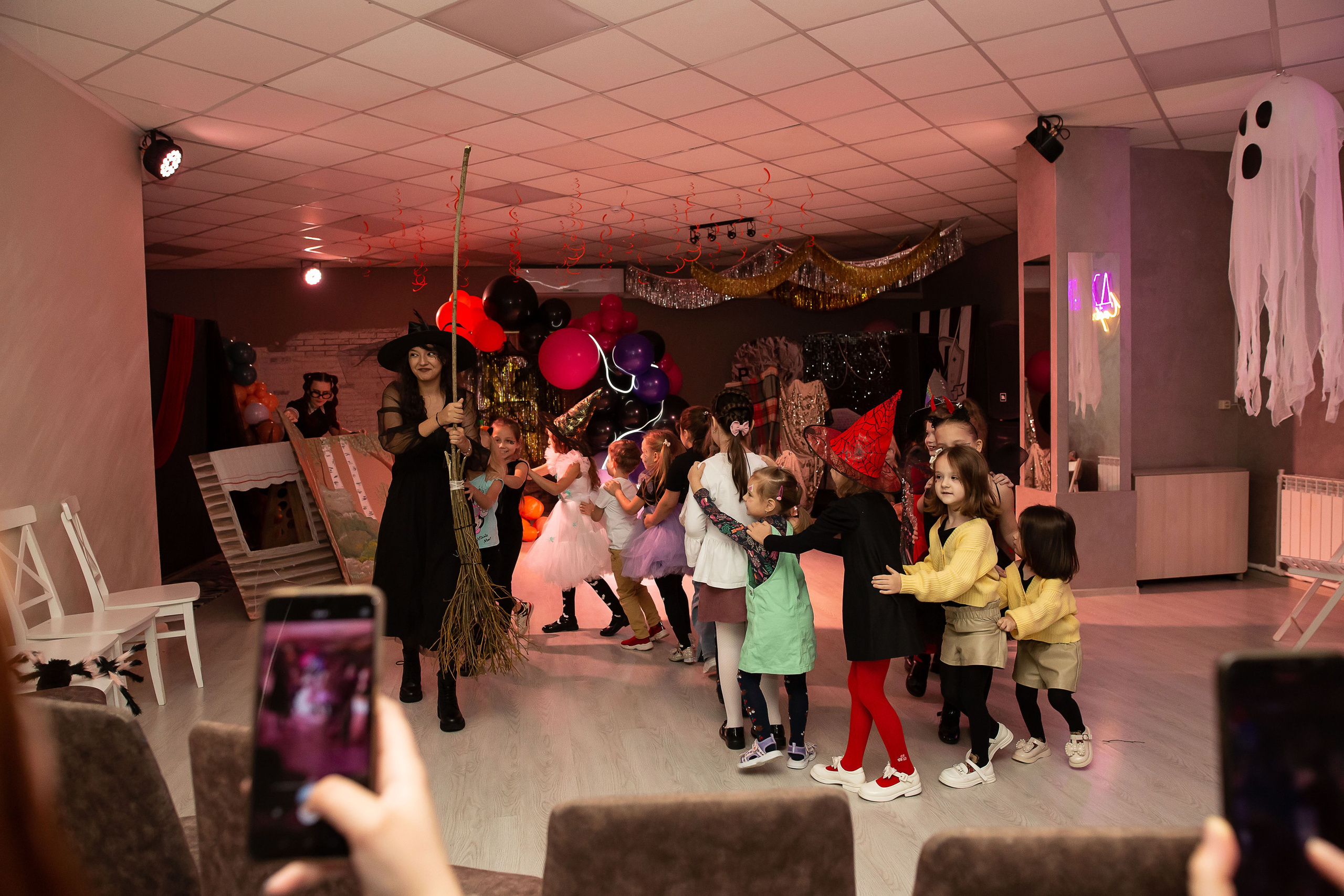 Верхом на помеле спектакль интерактивный. Семейный и детский фотограф Анна Петракова