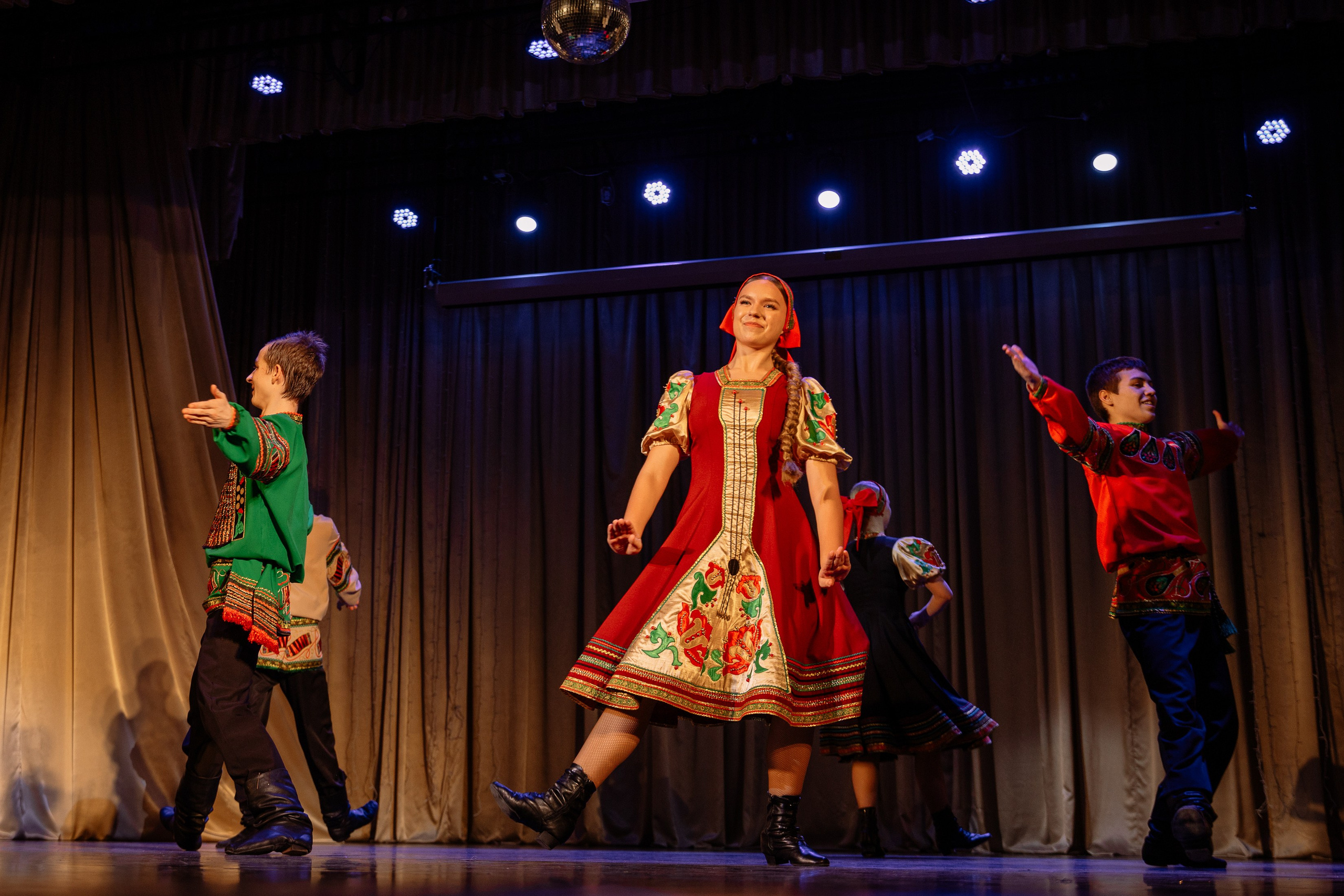 Сибирские узоры ДК Ефремова. Фотограф Юлия Мальцева