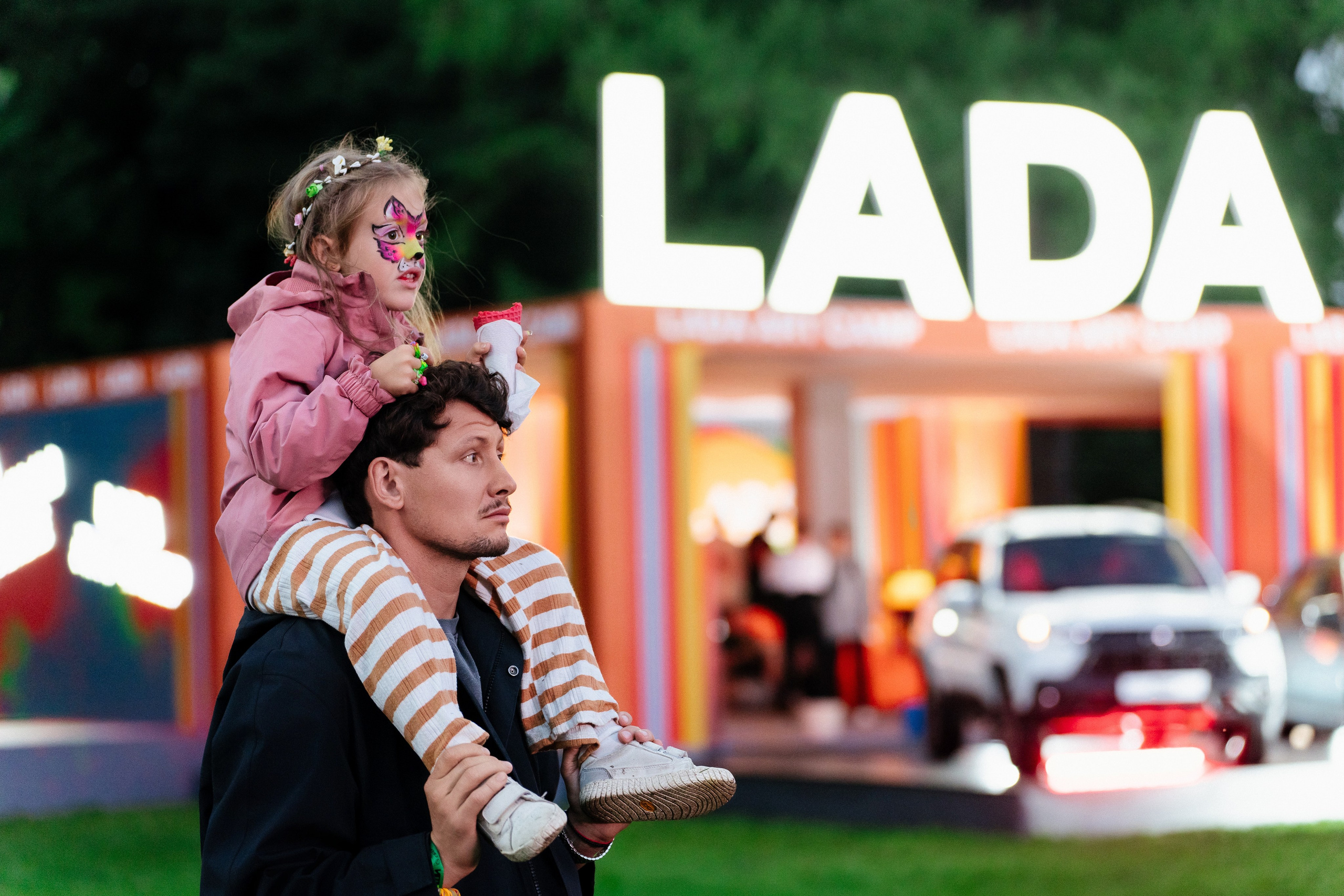 Пикник Афиши стенд ЛАДА. Андрей Сухинин репортажный свадебный фотограф Санкт-Петербург