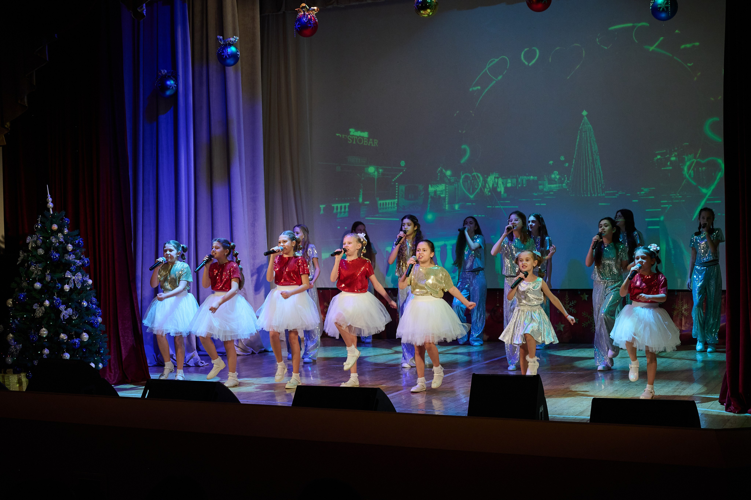 Концерт НГ В ДК. Жизнь курорта Кабардинка в фотографиях