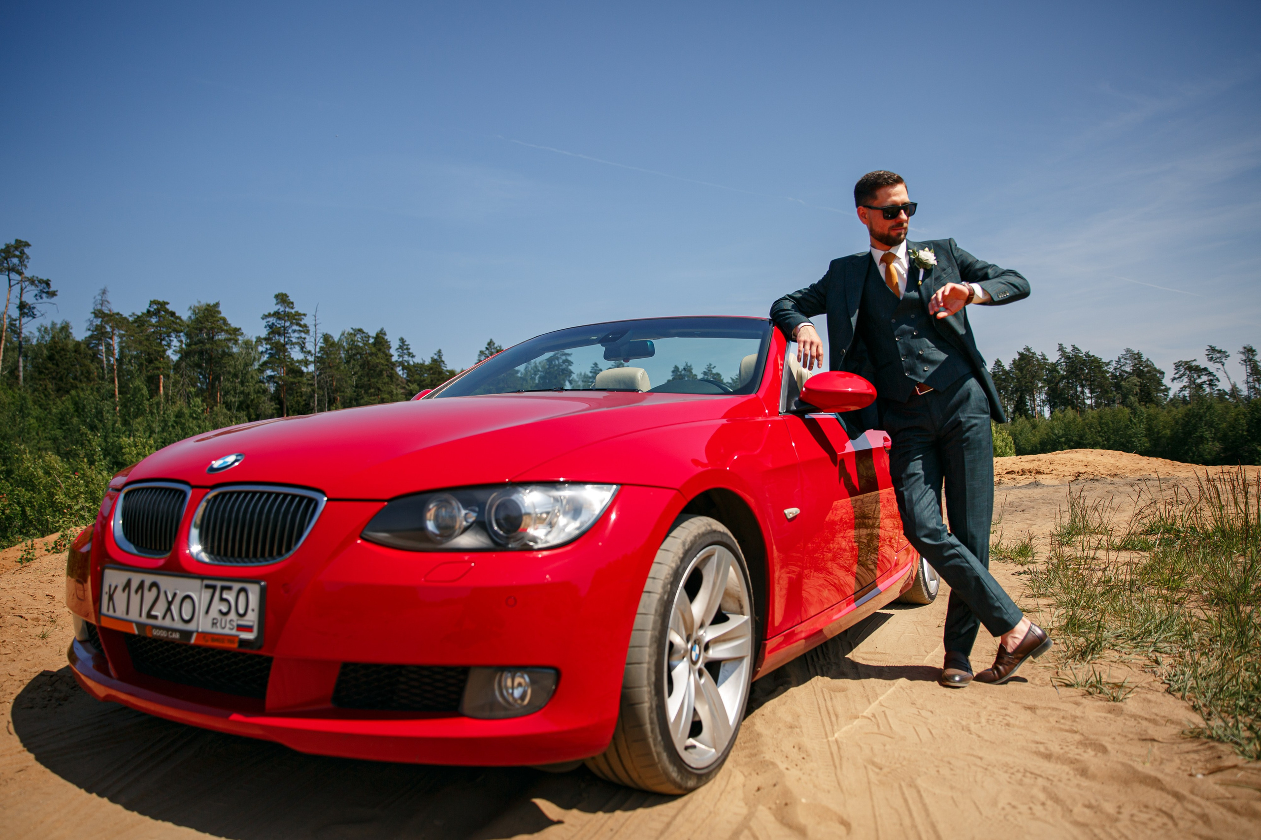 Свадебная фотосессия с кабриолетом и в загородном клубе Artiland. Свадебный фотограф Москва и МО Сергей Киржаев