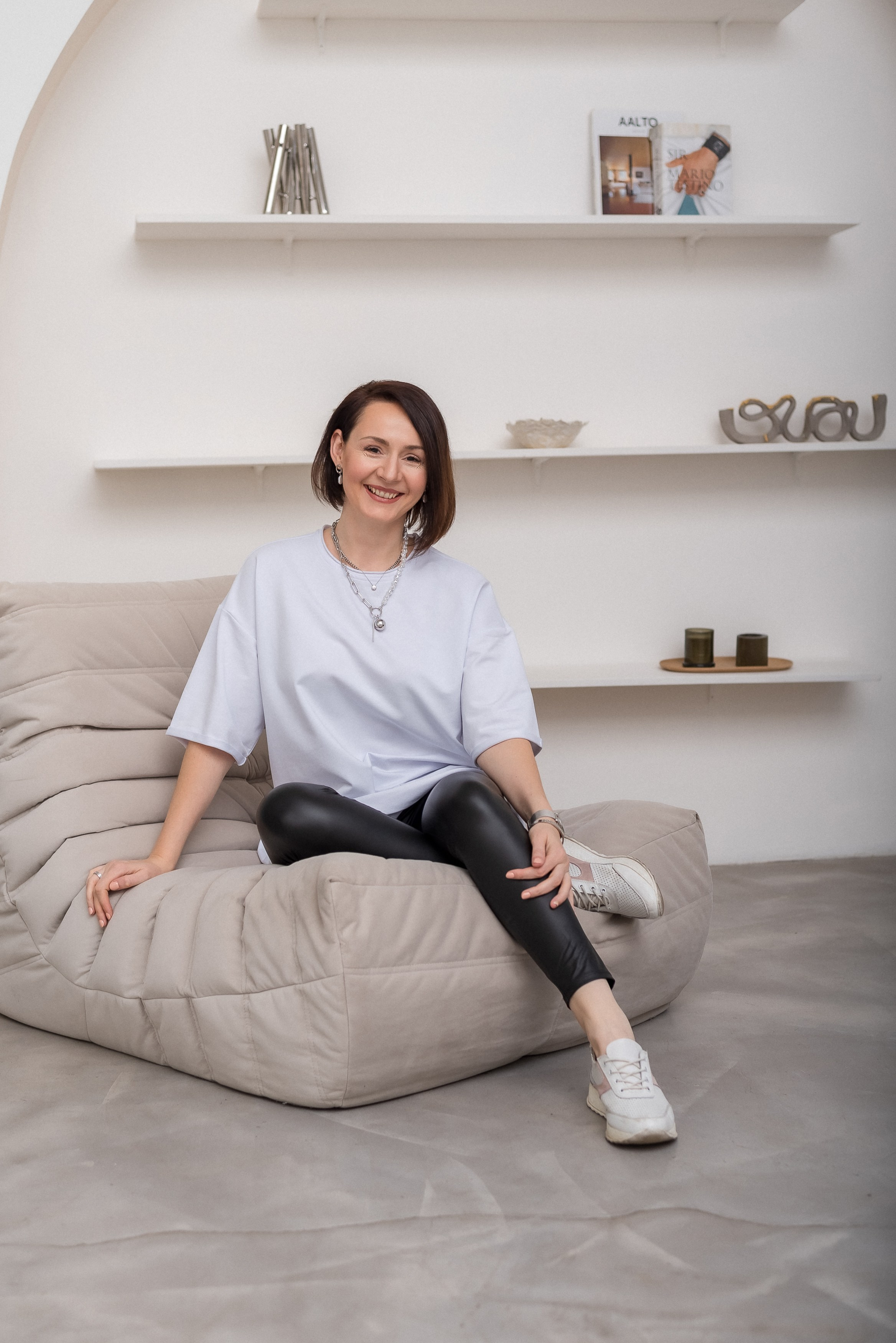 Портрет в минималистичной студии. КОНТЕНТ |БРЕНД фотограф Санкт-Петербург — Жанна Олтаржевская