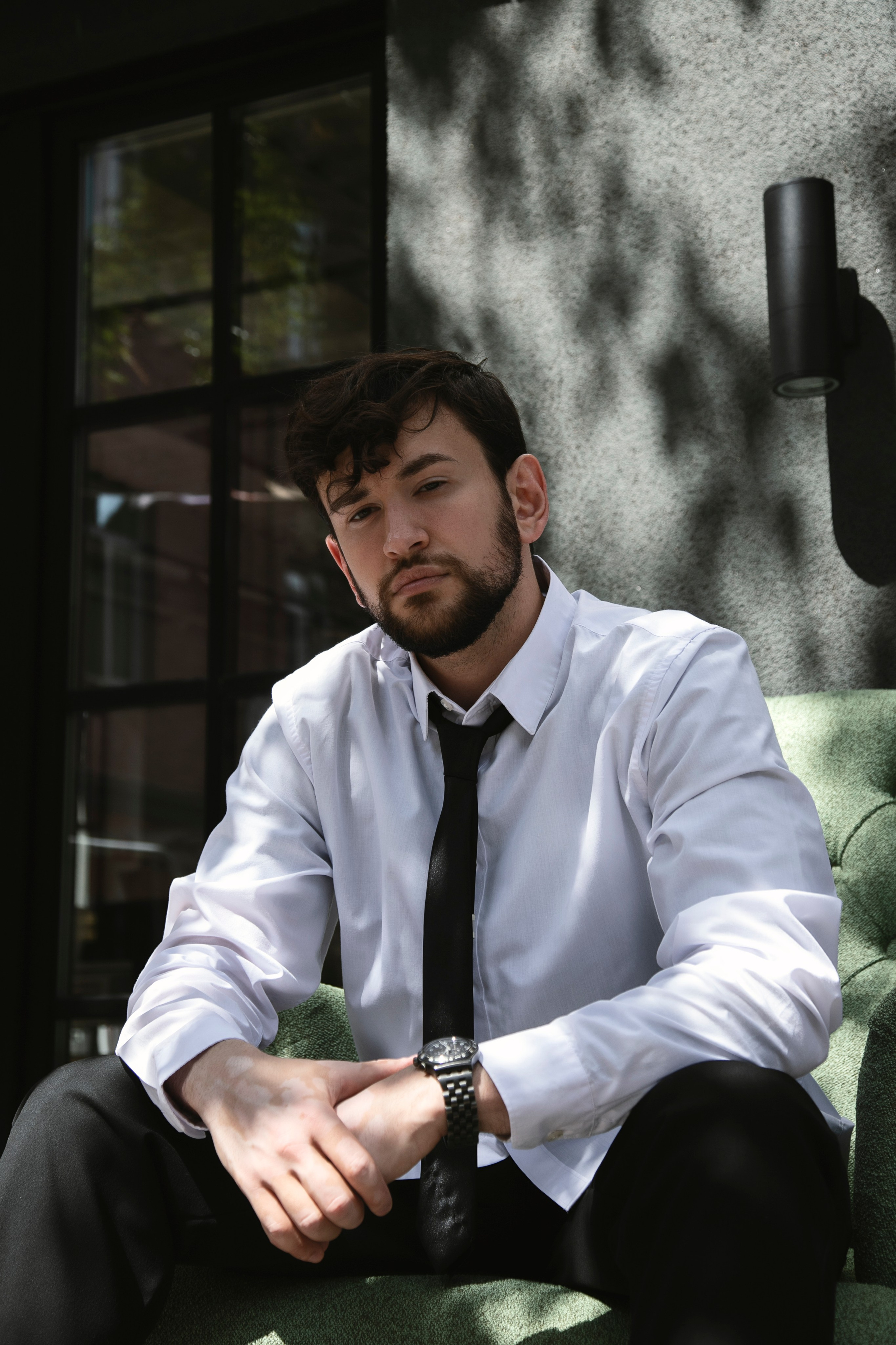 Мужская фотосессия на улице. Профессиональный фотограф в Москве