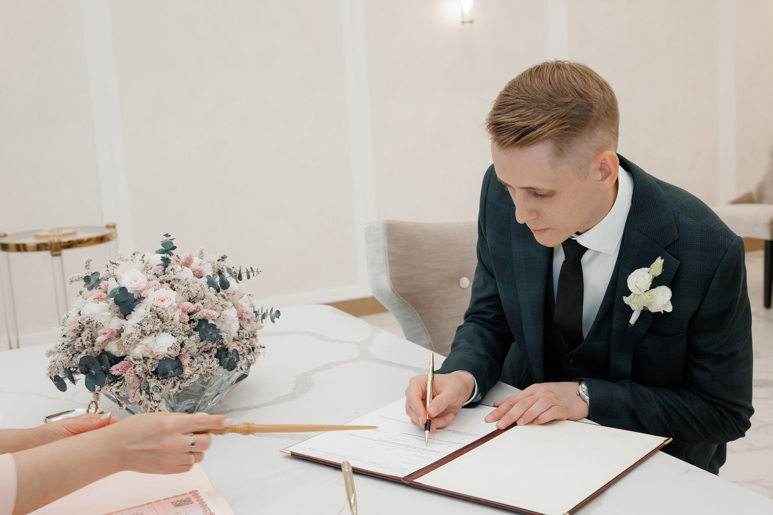 Регистрация в отеле Fish Point, ЗАГС Бутово, прогулка в Остафьево. Свадебный и репортажный фотограф (Москва, Королев и другие)