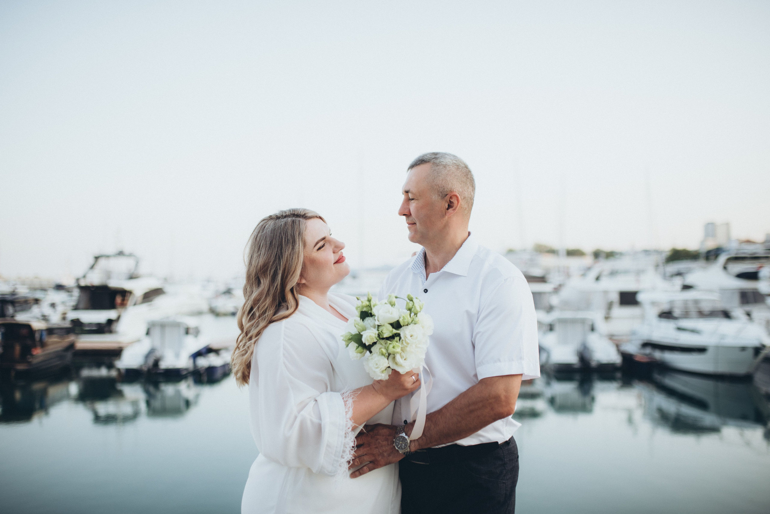 Свадебная фотосессия в морском порту Сочи на рассвете. Фотограф в Сочи — Маргарита Поганова