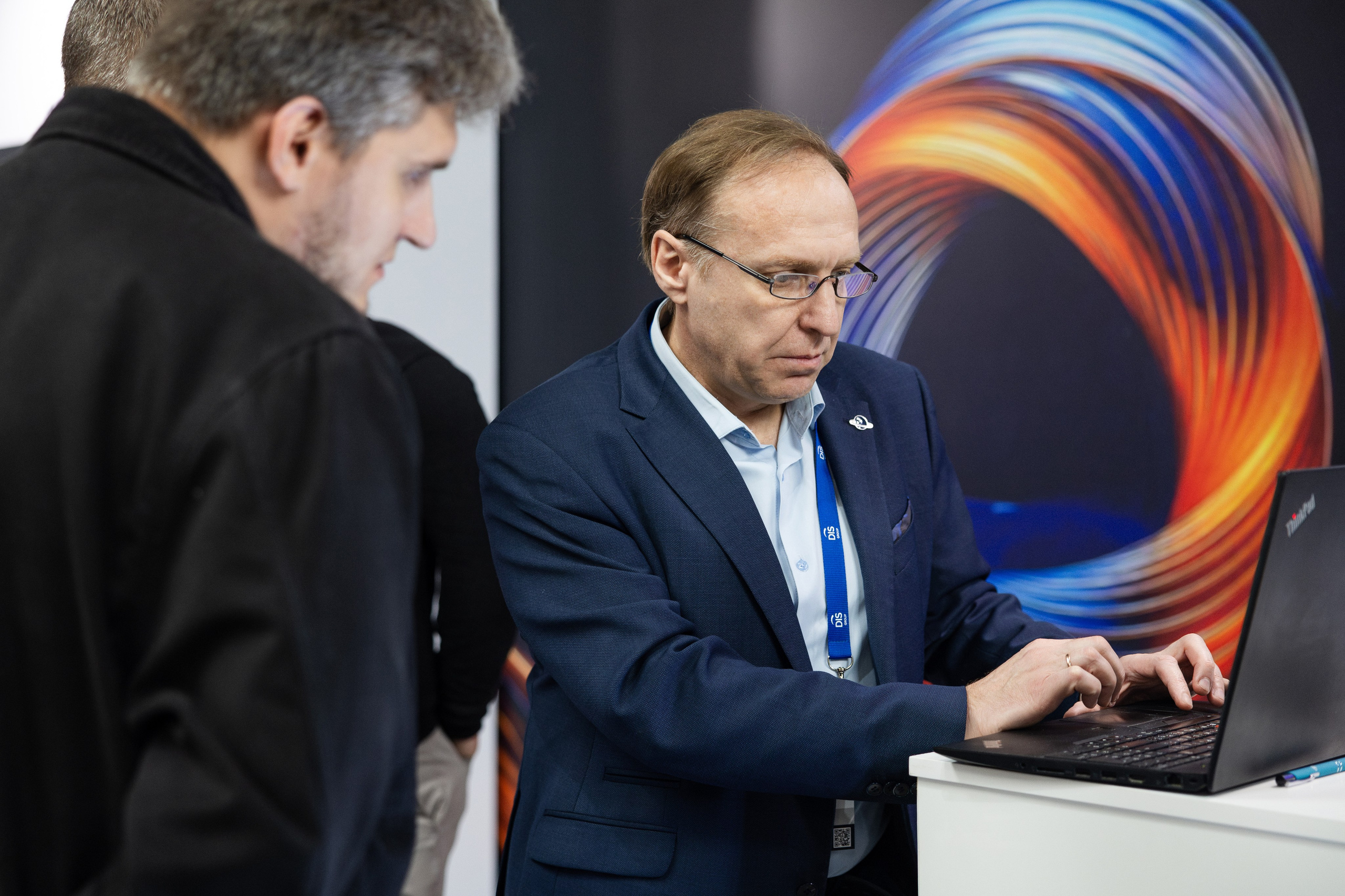 Data Summit 2025 (1). Свадебный репортажный фотограф в Москве