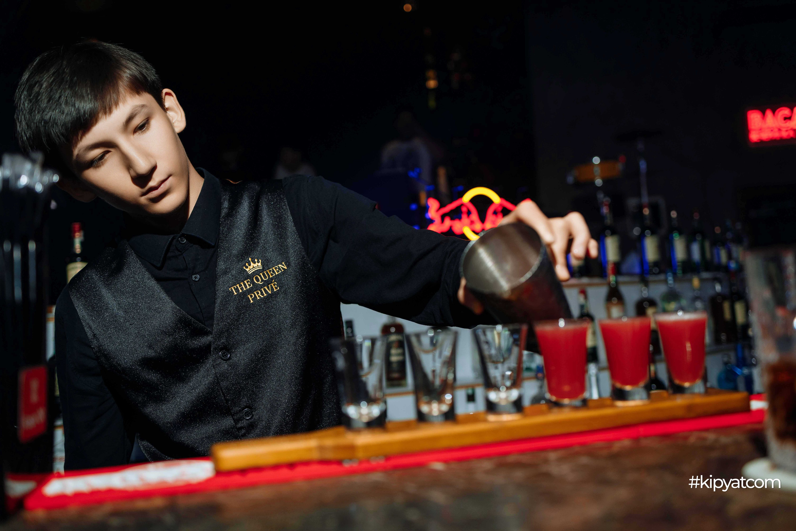 The Queen Prive. Кипятком Шымкент
