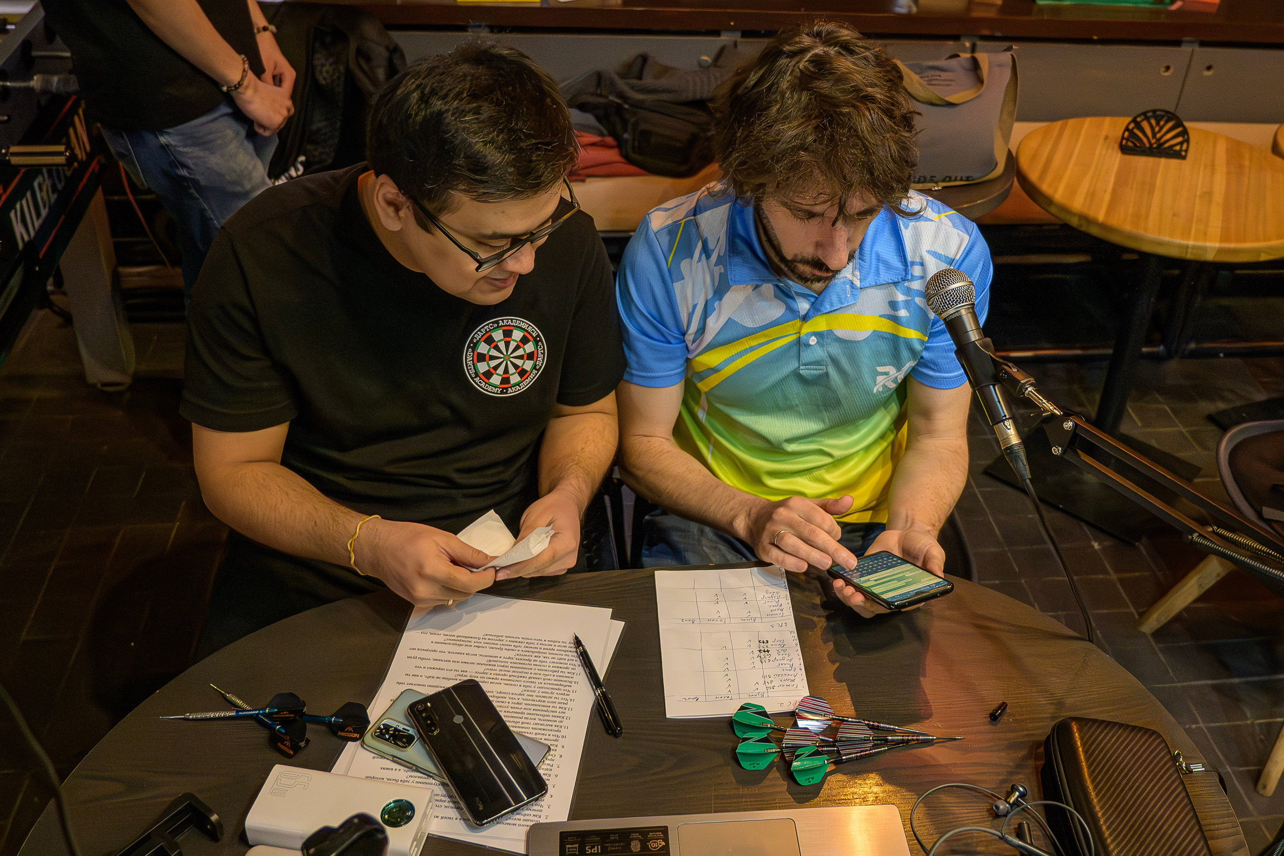 Фотосъемка мероприятия Ginger Pub Cup 2 — чемпионат по дартсу. Фотограф в Алматы Егор Поленов