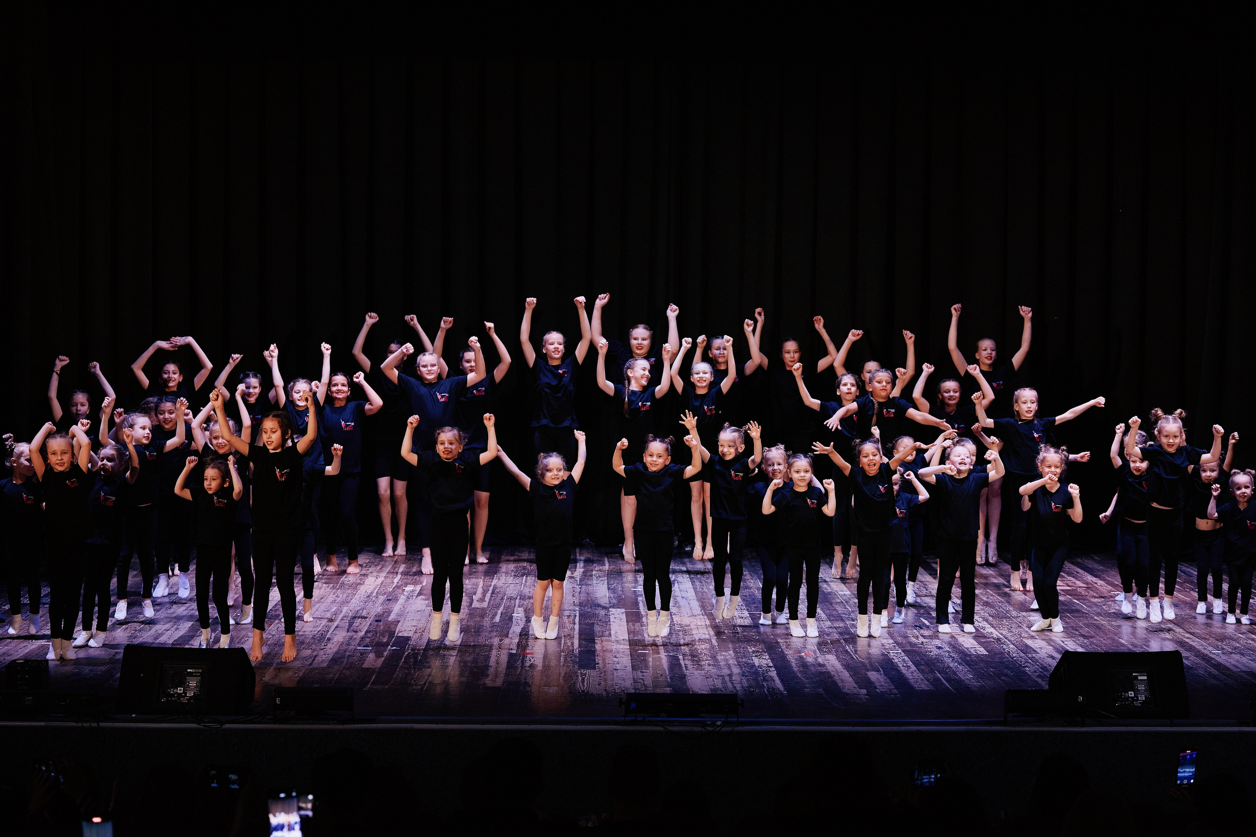 Концерт танцевальной студии Фиеста 08.06. Свадебный репортажный фотограф краснодар максим дремов дрёмов фотосессия студия цена