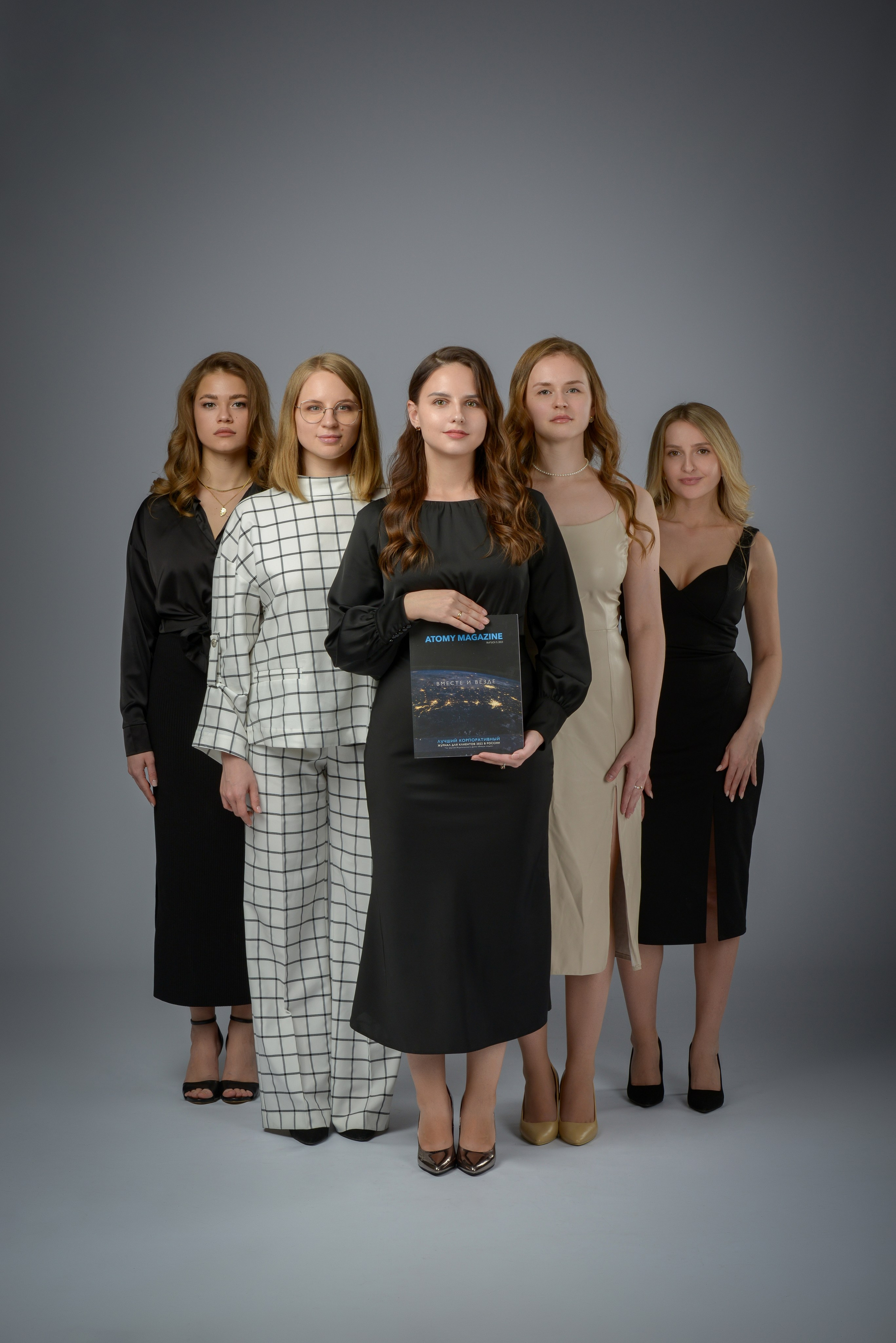 Коллектив ATOMY. Татьяна Гойда портретный и семейный фотограф Ленск. Выпускные альбомы