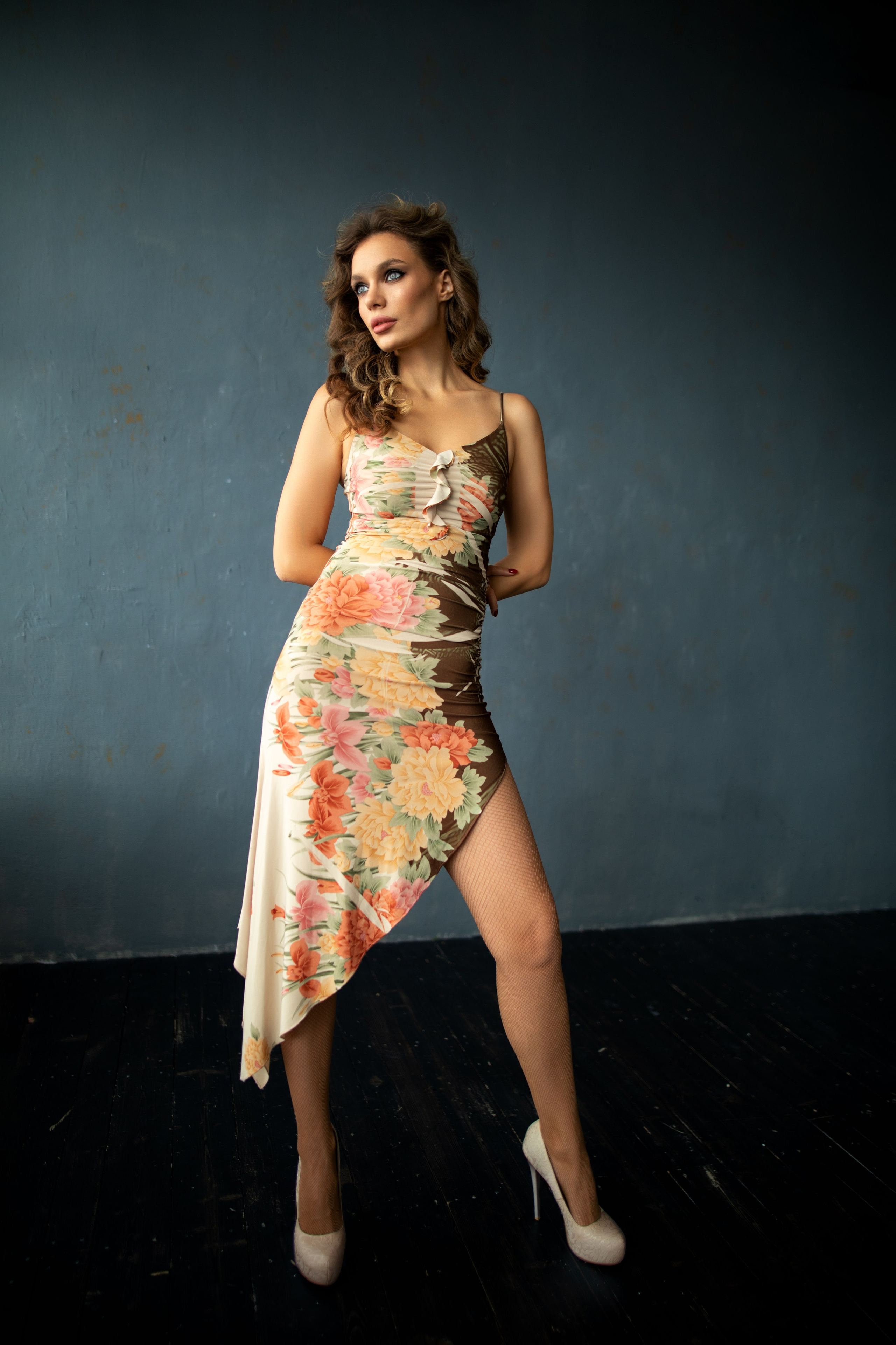 Съемка с Екатериной в студии с минимальным интерьером в формате для «себя»