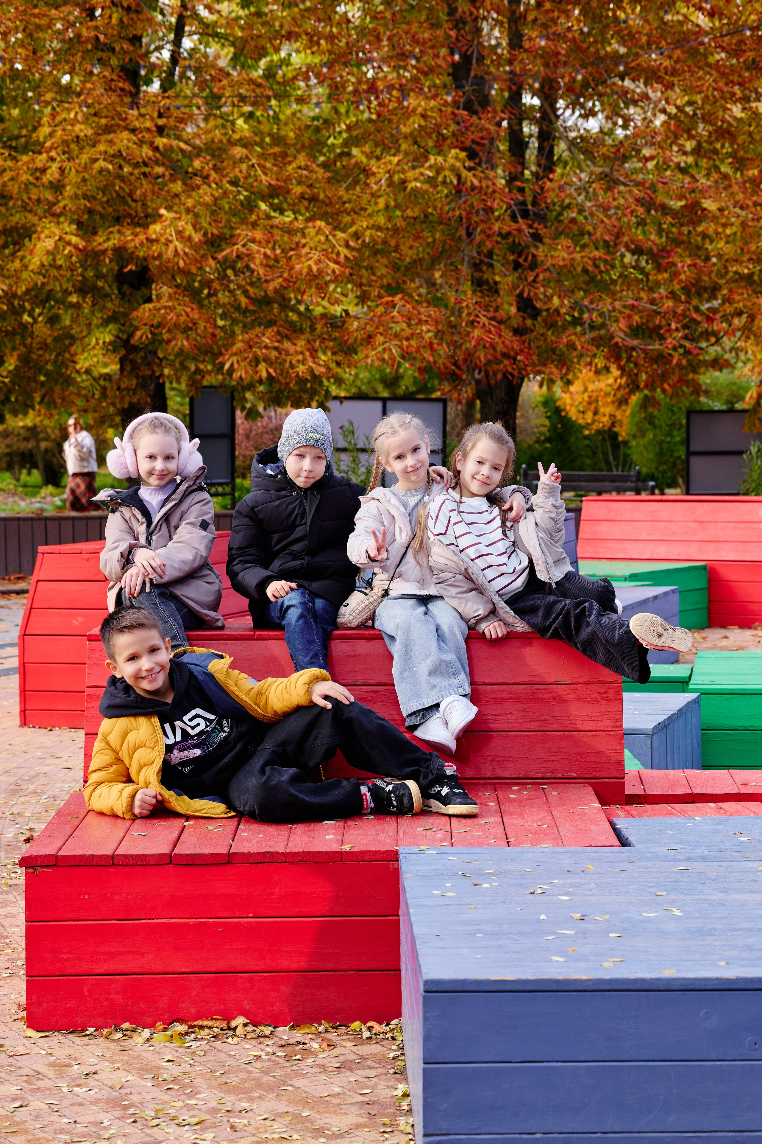 Прогулка в парке классом. Фотограф Выпускные альбомы Таганрог Сергей Коробченко