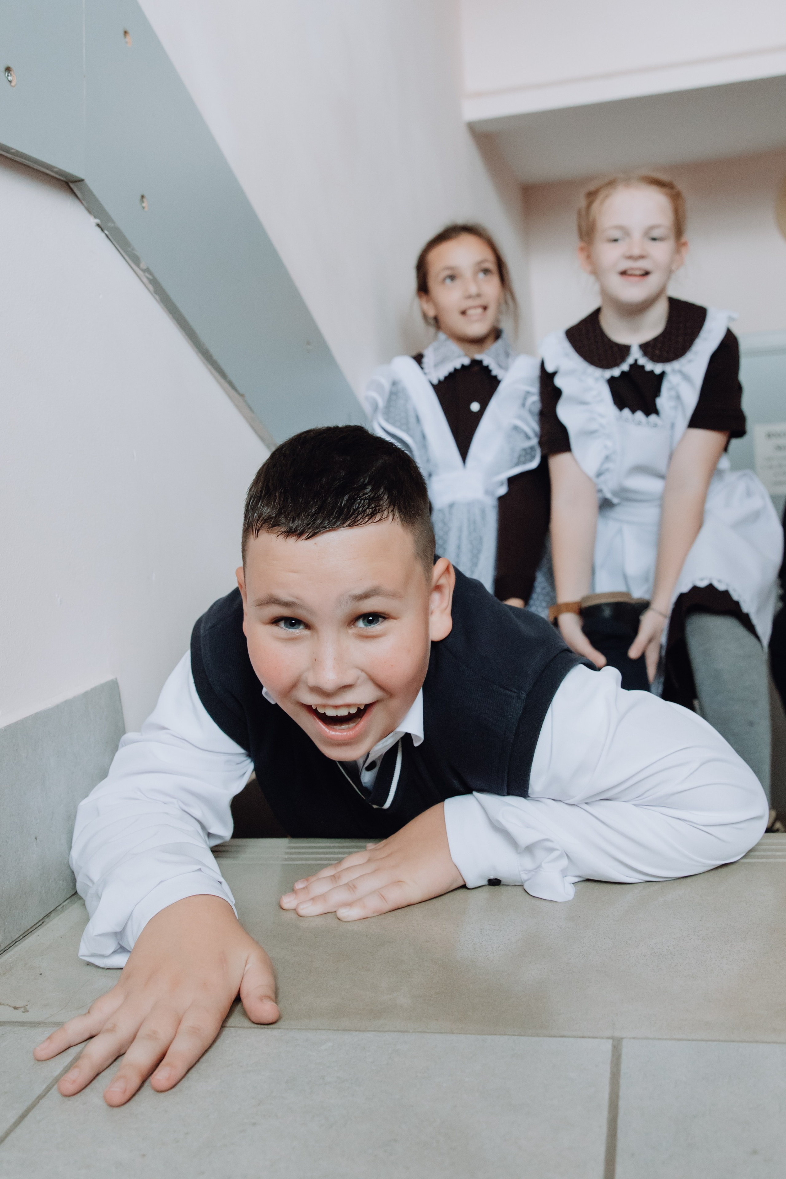 Школьные альбомы в Чернянке. Фотограф Максим Никонов