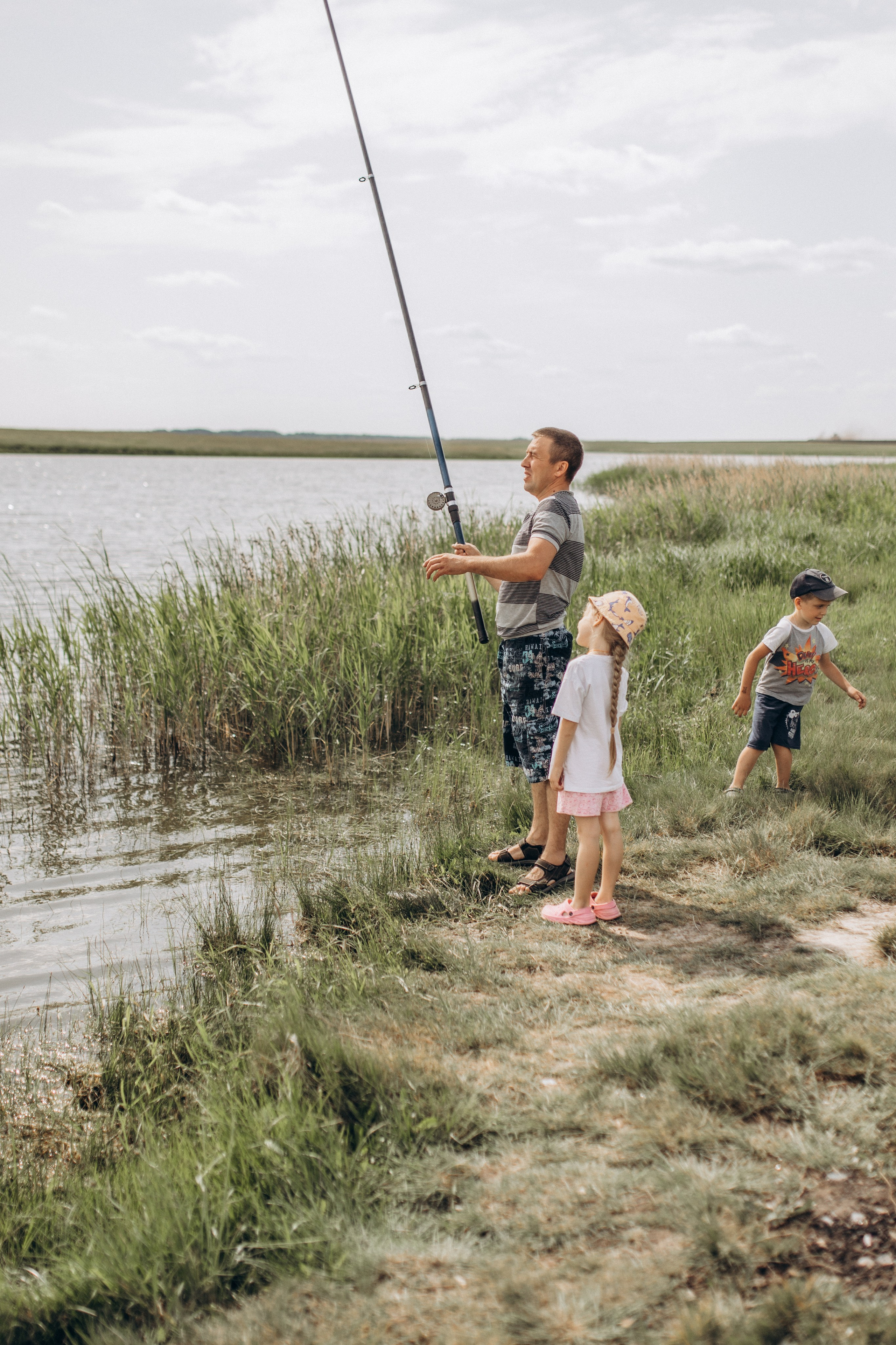 Семейная рыбалка. Семейный фотограф lifestyle в Новосибирске Елена Шпилевая