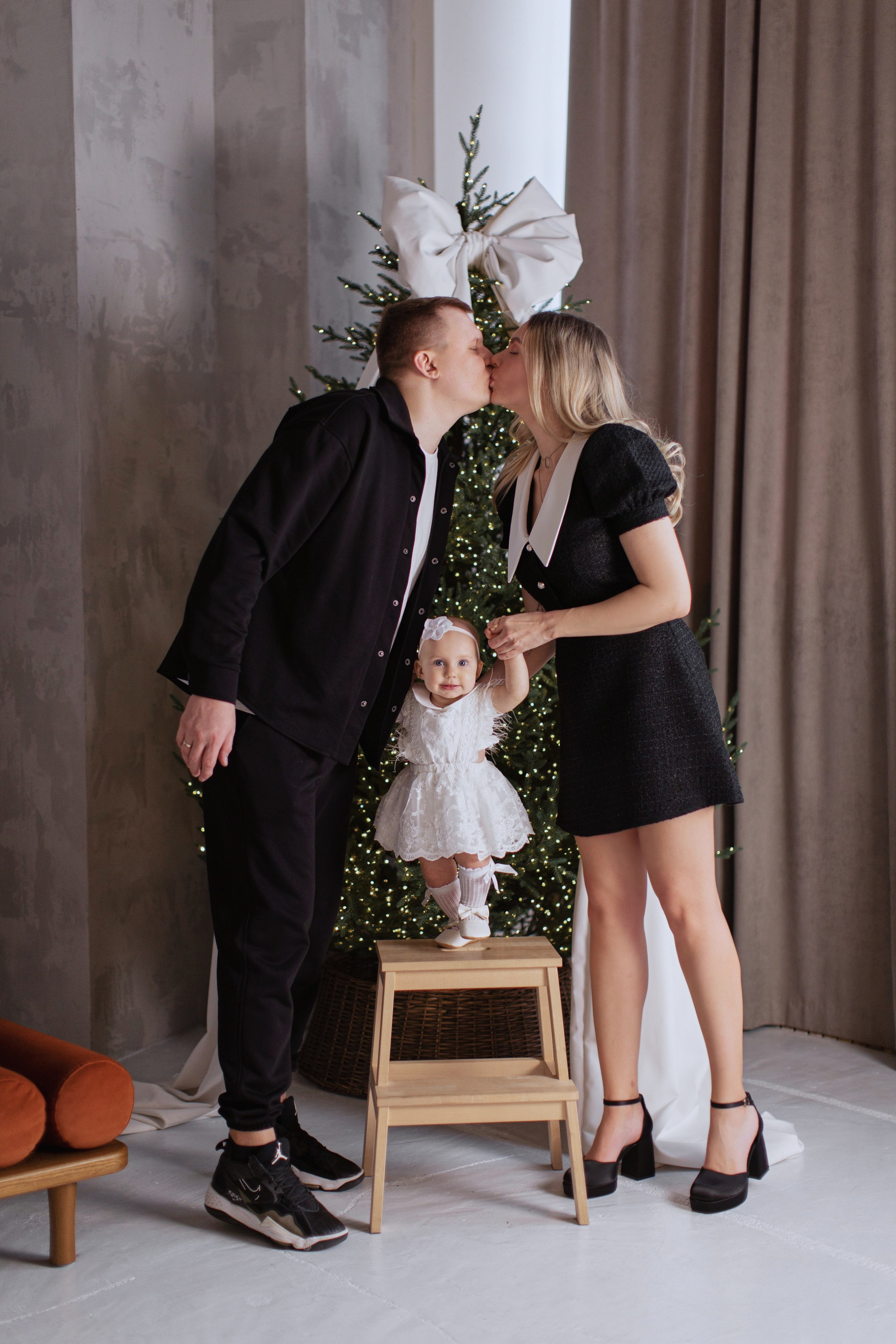 Семья к новому году 2025. Фотограф Лиана Артемова в Пензе