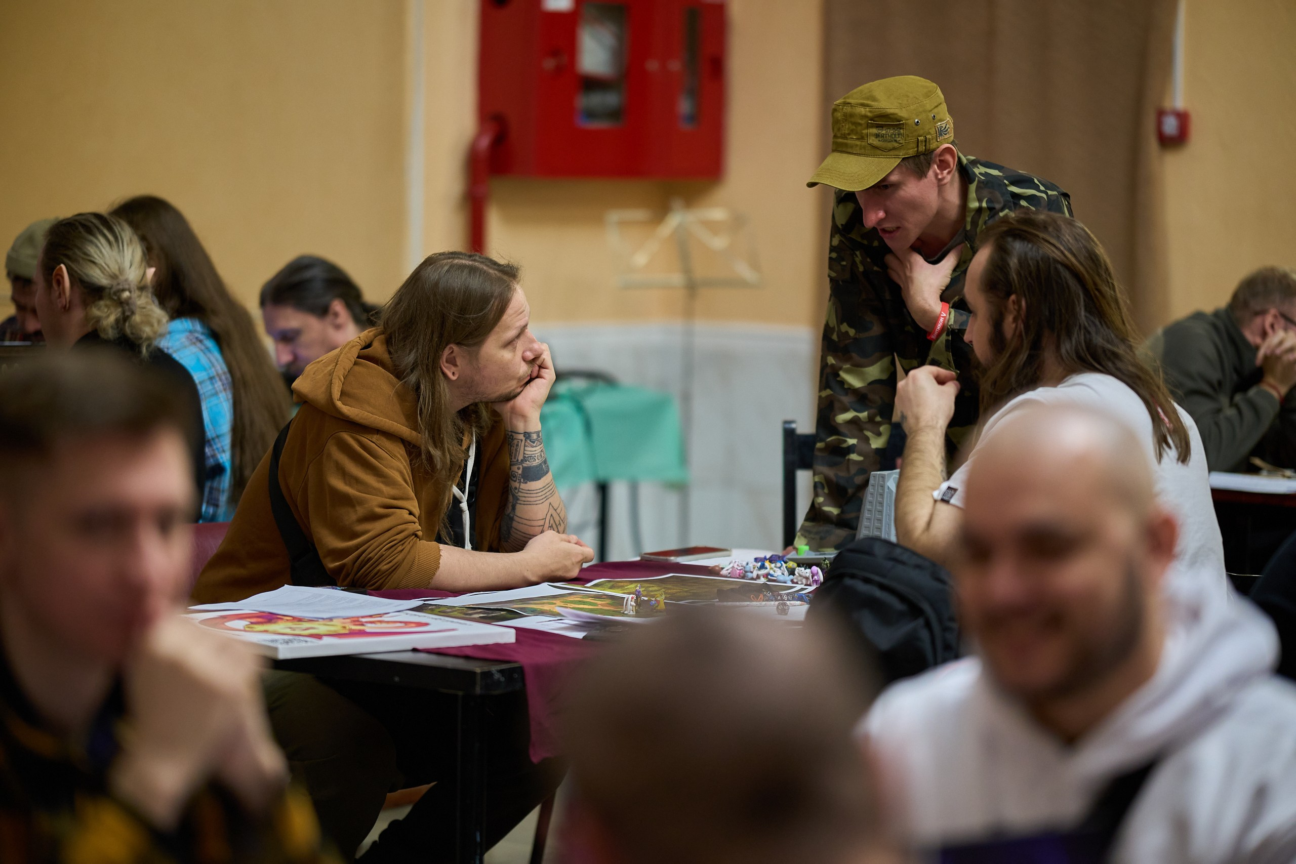 Мантикон V (2025). Фотографирует красивое Денис Горностаев