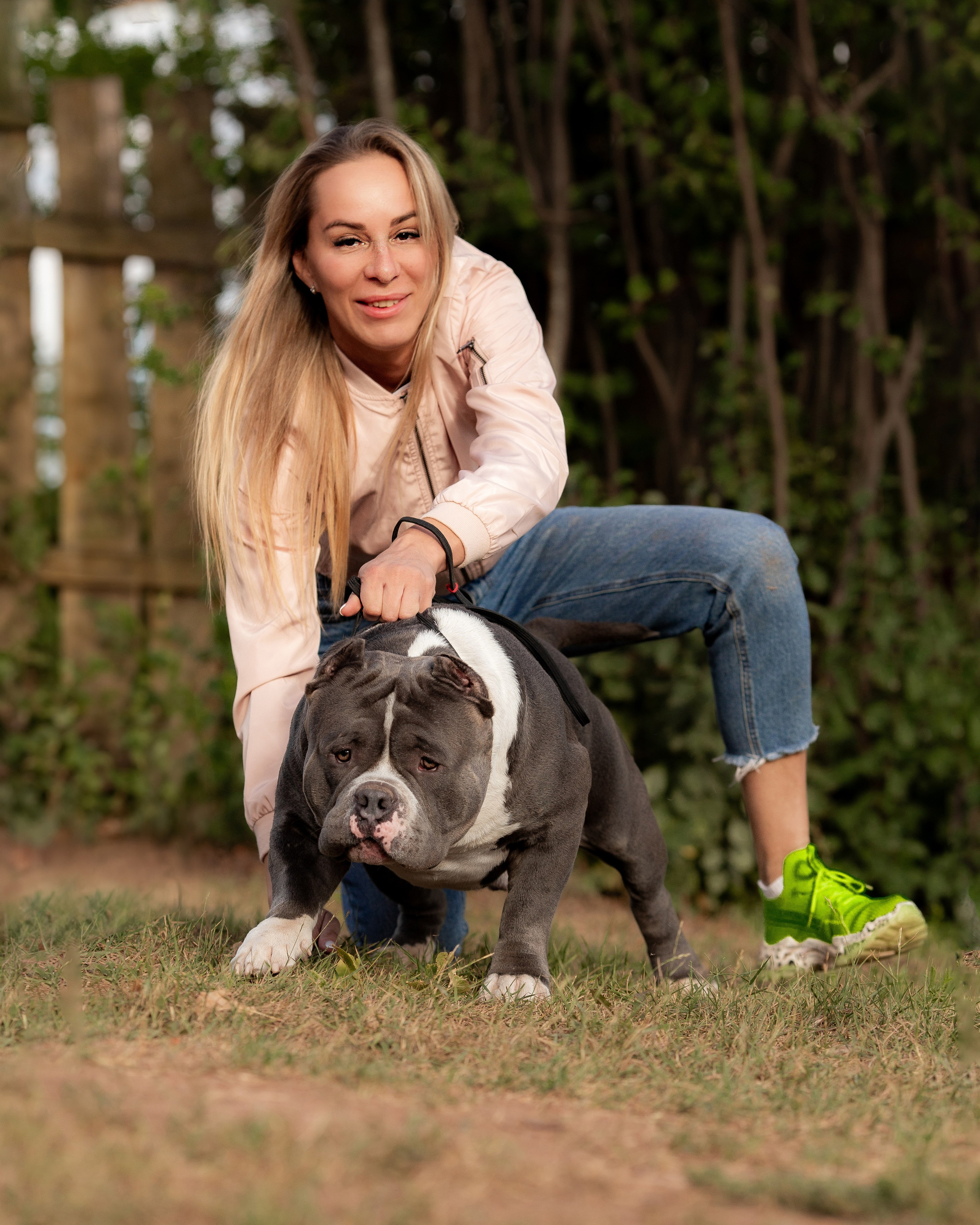 Наталья и булли. Фотограф Анималист в Перми Анастасия Остерман