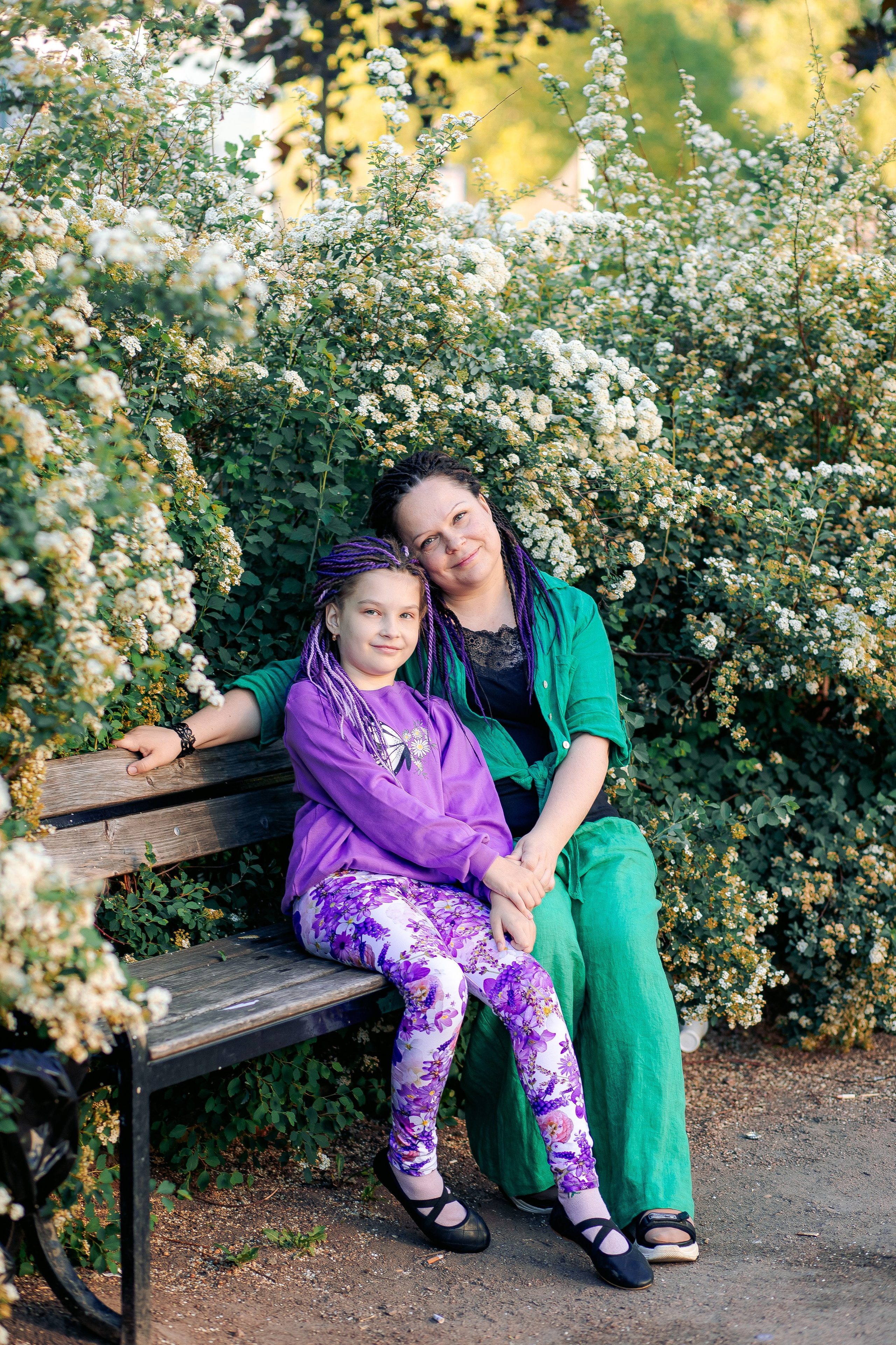 Прогулочная фотосессия мамы и дочки в период цветения в парке. Фотограф в Санкт-Петербурге, Анна Скворцова