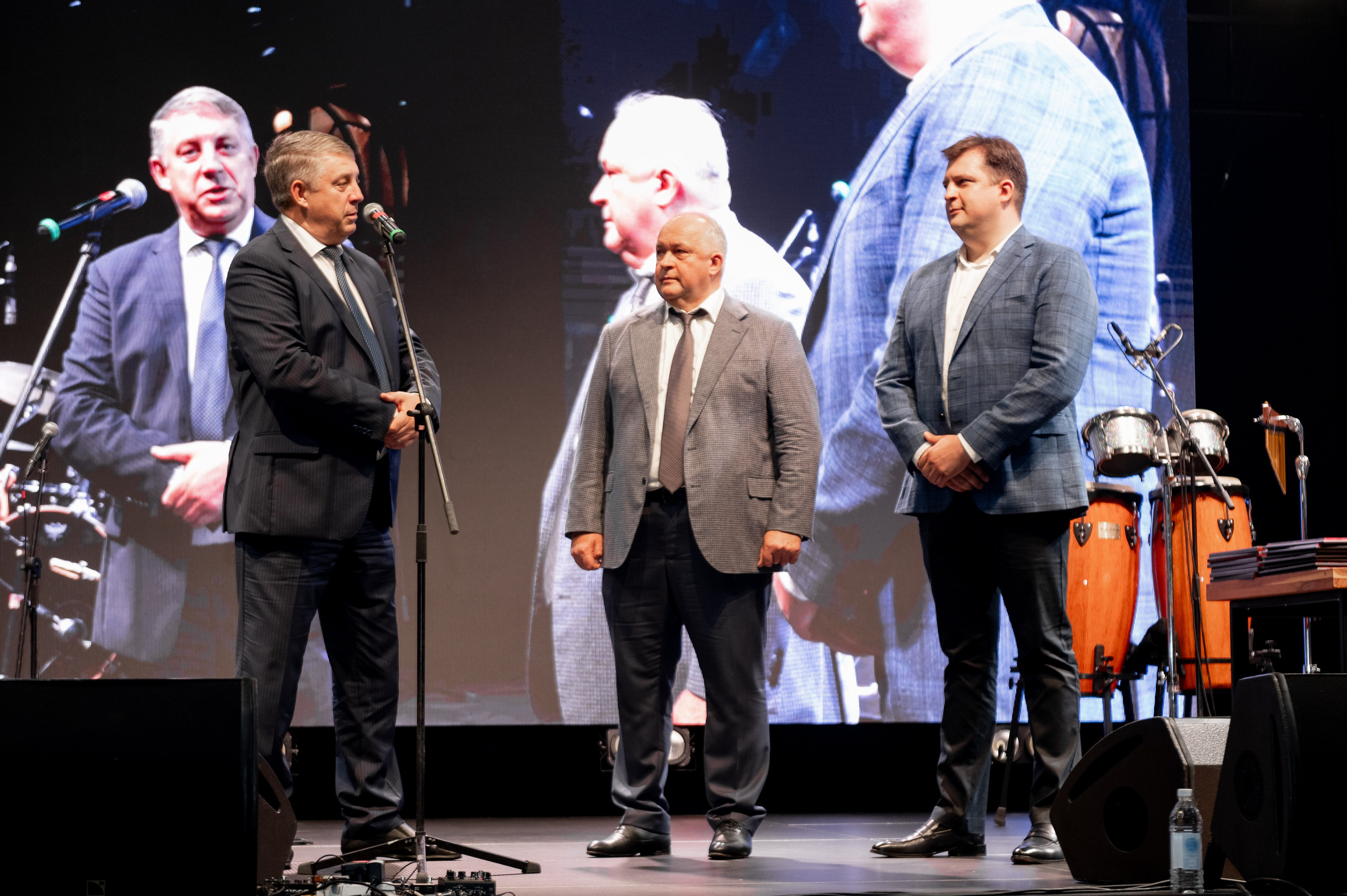 20 лет Дятьково мебель. Свадебный, семейный и репортажный фотограф. Брянск. Эльвира Голенкова