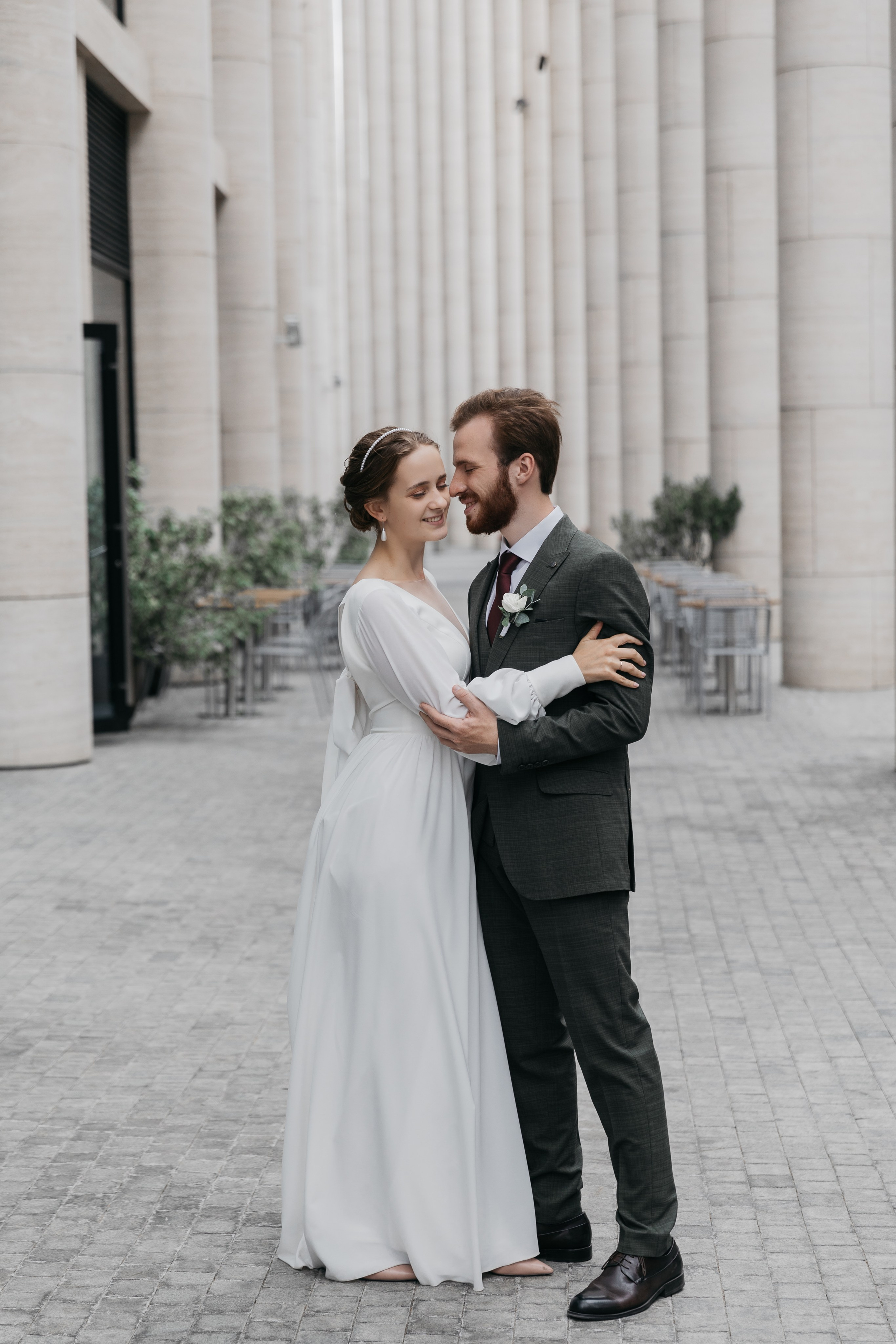 Любовь — противовес этому ужасу, любовь — акт единения и сохранения. Свадебный фотограф в Санкт-Петербурге