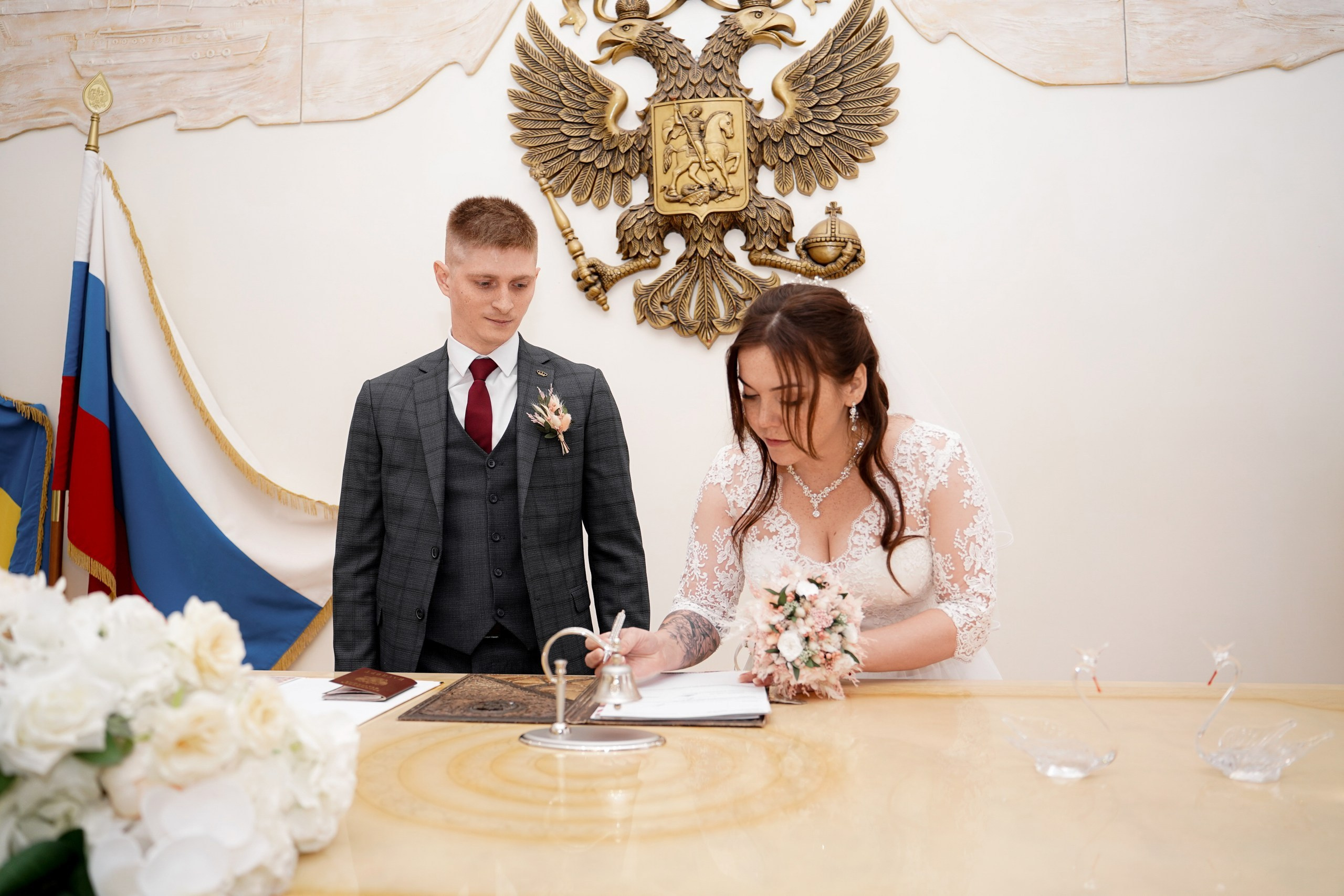 Свадебная фотосессия в Кировском ЗАГСе в Ростове-на-Дону. Фотограф Алёна Чёботова. Свадебный фотограф в Ростове-на-Дону. Таинство Крещения и Венчания, семейные фотосессии. Алёна Чёботова