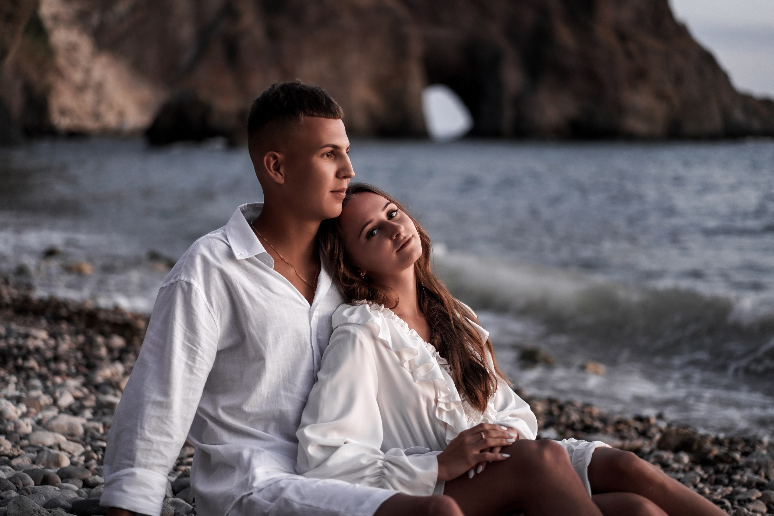 Матвей и Софья на фотосессии дикого пляжа Грот Дианы в Крыму. Свадебный фотограф в Ростове-на-Дону. Таинство Крещения и Венчания, семейные фотосессии. Алёна Чёботова