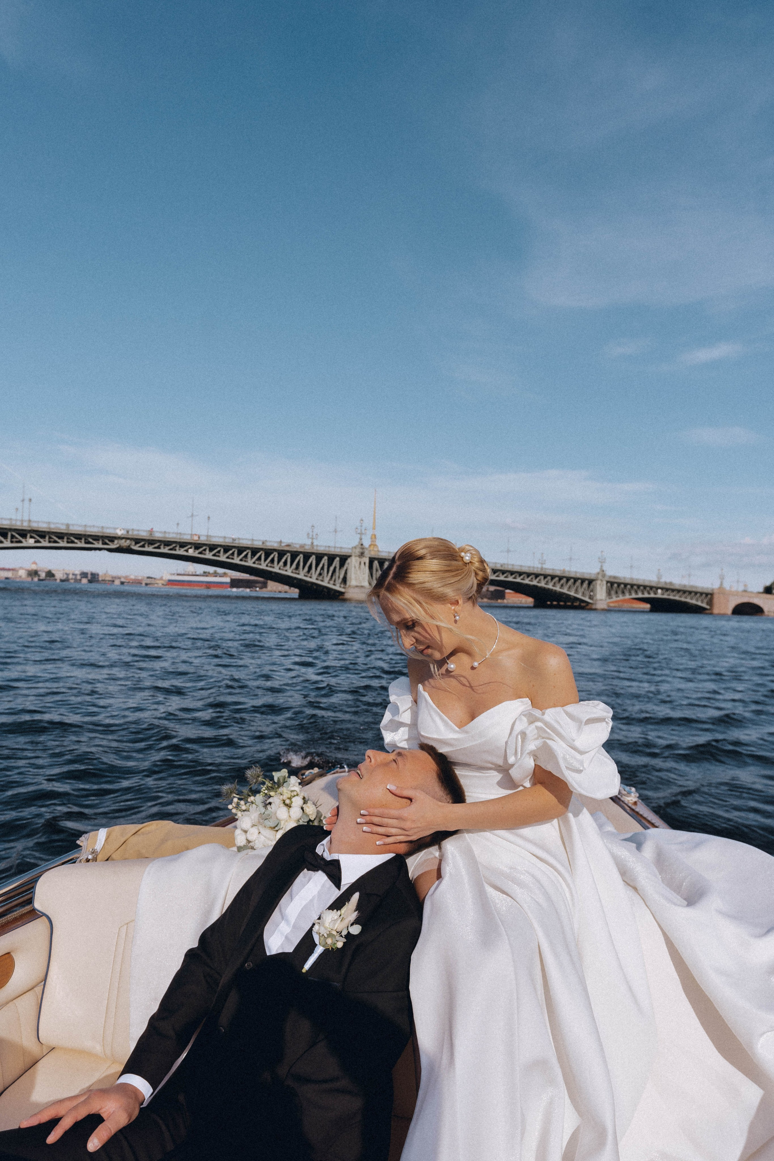 СВАДЕНБНАЯ СЬЕМКА НА КАТЕРЕ ПО КАНАЛАМ САНКТ-ПЕТЕРБУРГА И В АКВАТОРИИ НЕВЫ. Профессиональный фотограф, Санкт-Петербург — Виктория Богомолова