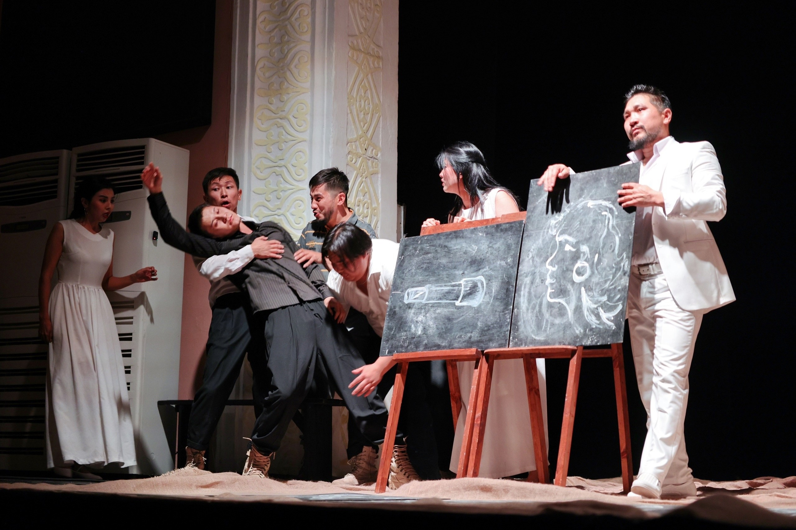 Макондо по мотивам романа Г. Маркеса «Сто лет одиночества». Режиссёр Даниил Филиппович