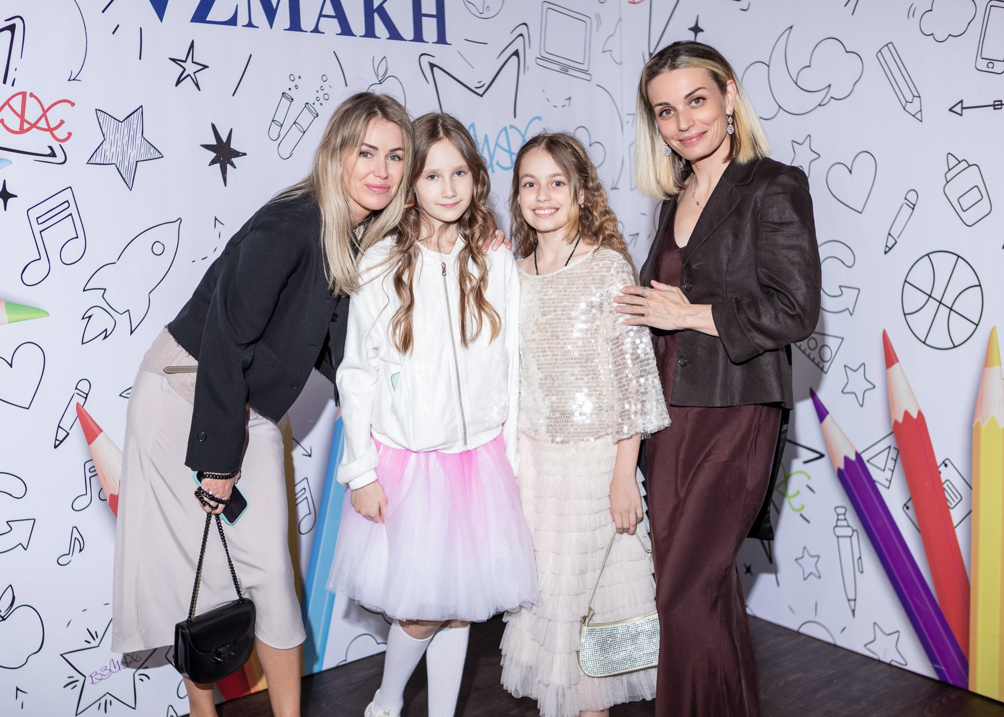 Яркая фотосессия для выпускного 4 класса в ресторане Весенний лофт. Семейный и детский фотограф в СПБ, Пушкин, Колпино, Славянка, Тосно