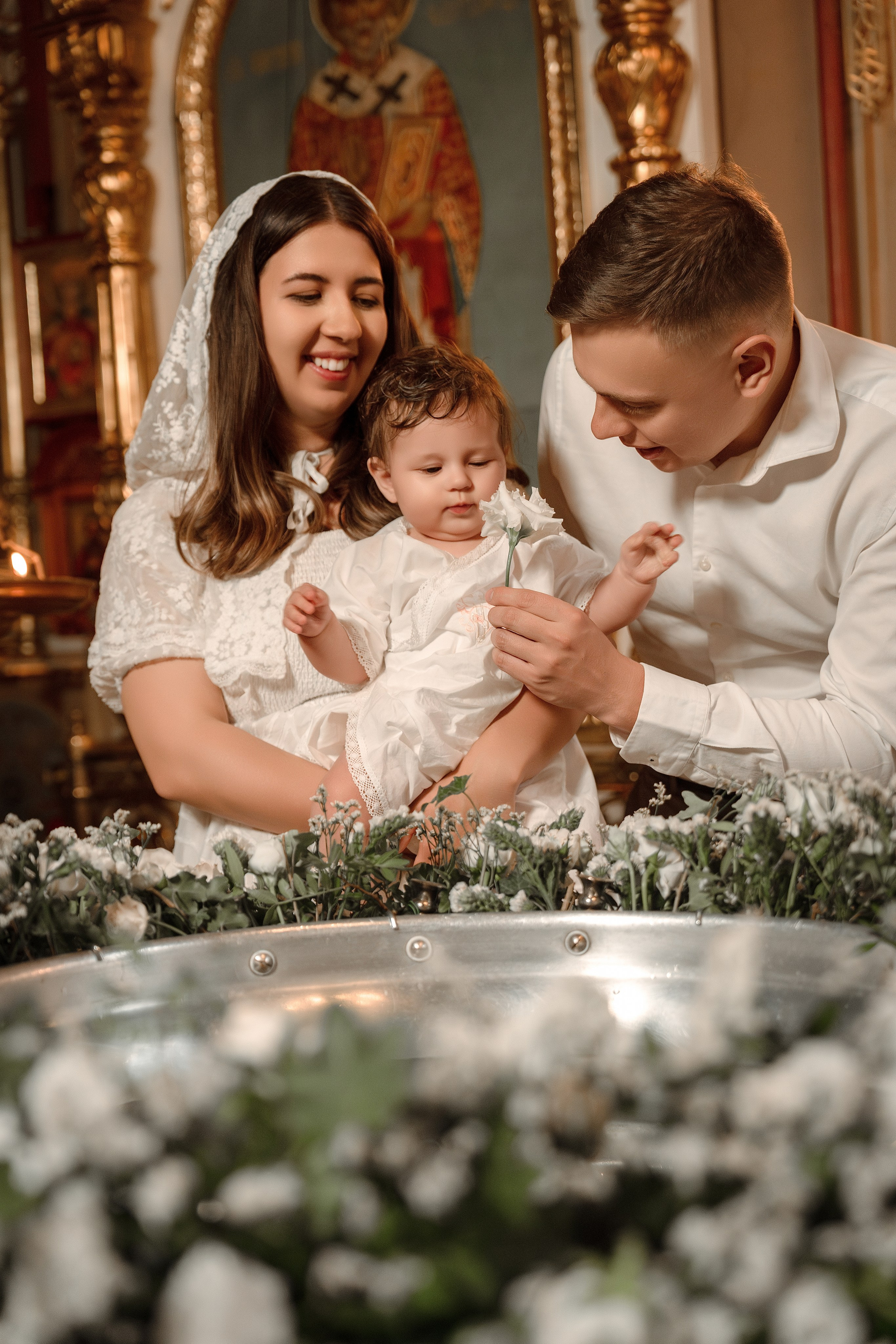 Крещение Вареньки в Храме Воскресения Словущего в Даниловской Слободе. Фото- и видеосъёмка крещения и венчания. Фотограф на крещение Москва