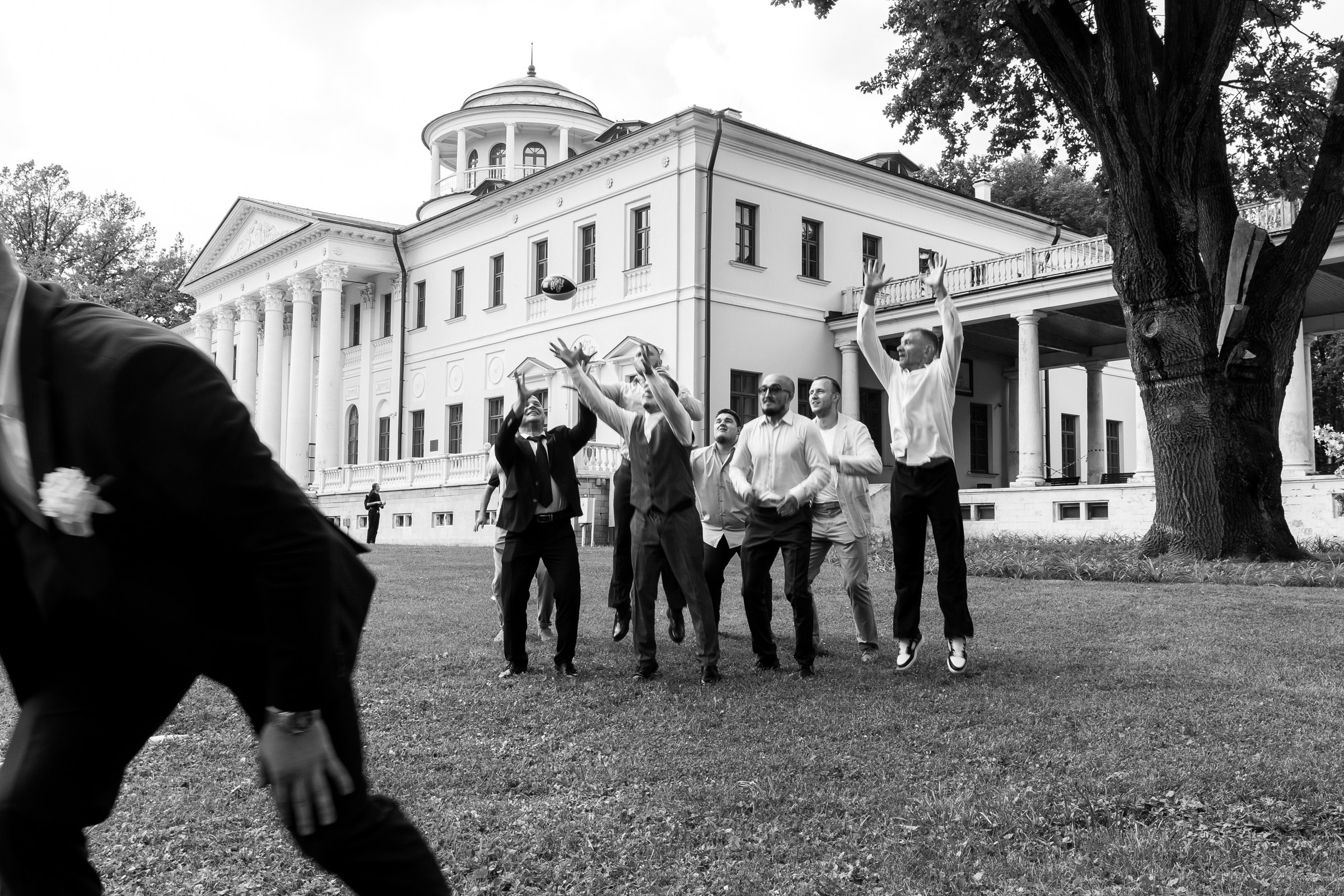 Свадебная фотосессия в усадьбе Остафьво. Свадебный фотограф в Москве Элина Ларченкова. Фото, которые цепляют