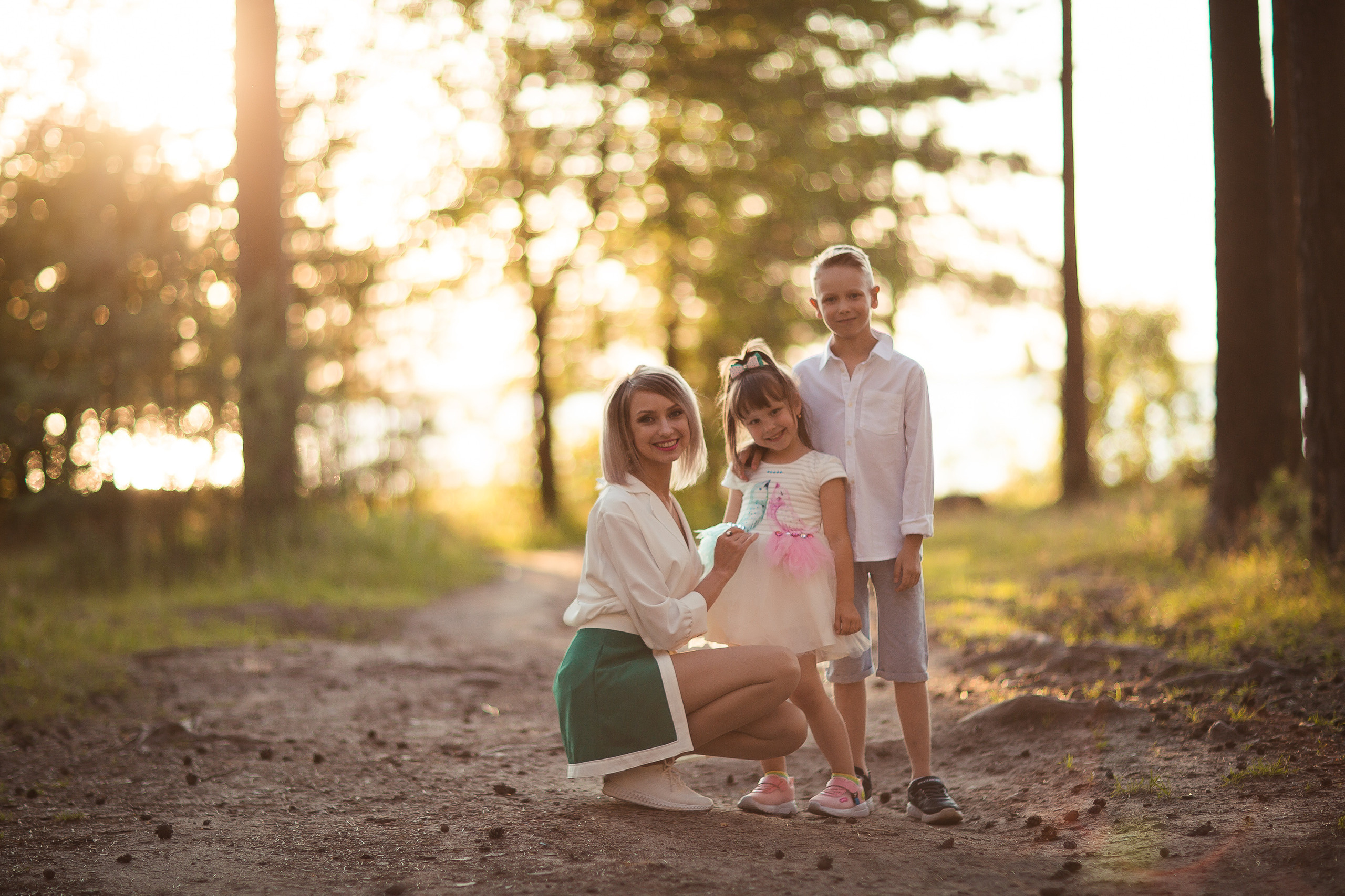 Ирина с детьми, фотосессия на закате. Фотограф Десногорск Михаил Давыдов Акварель