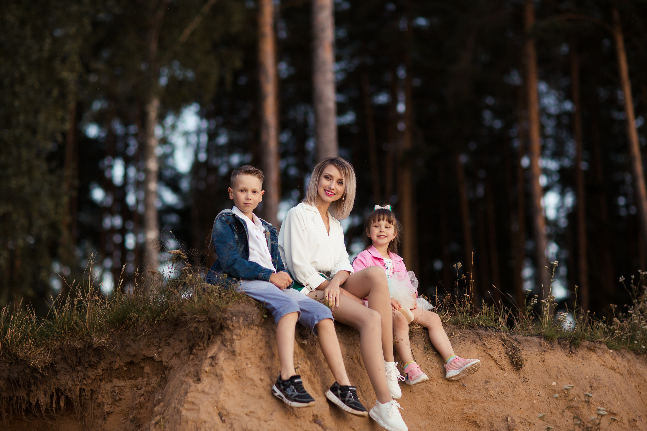 Ирина с детьми, фотосессия на закате. Фотограф Десногорск Михаил Давыдов Акварель