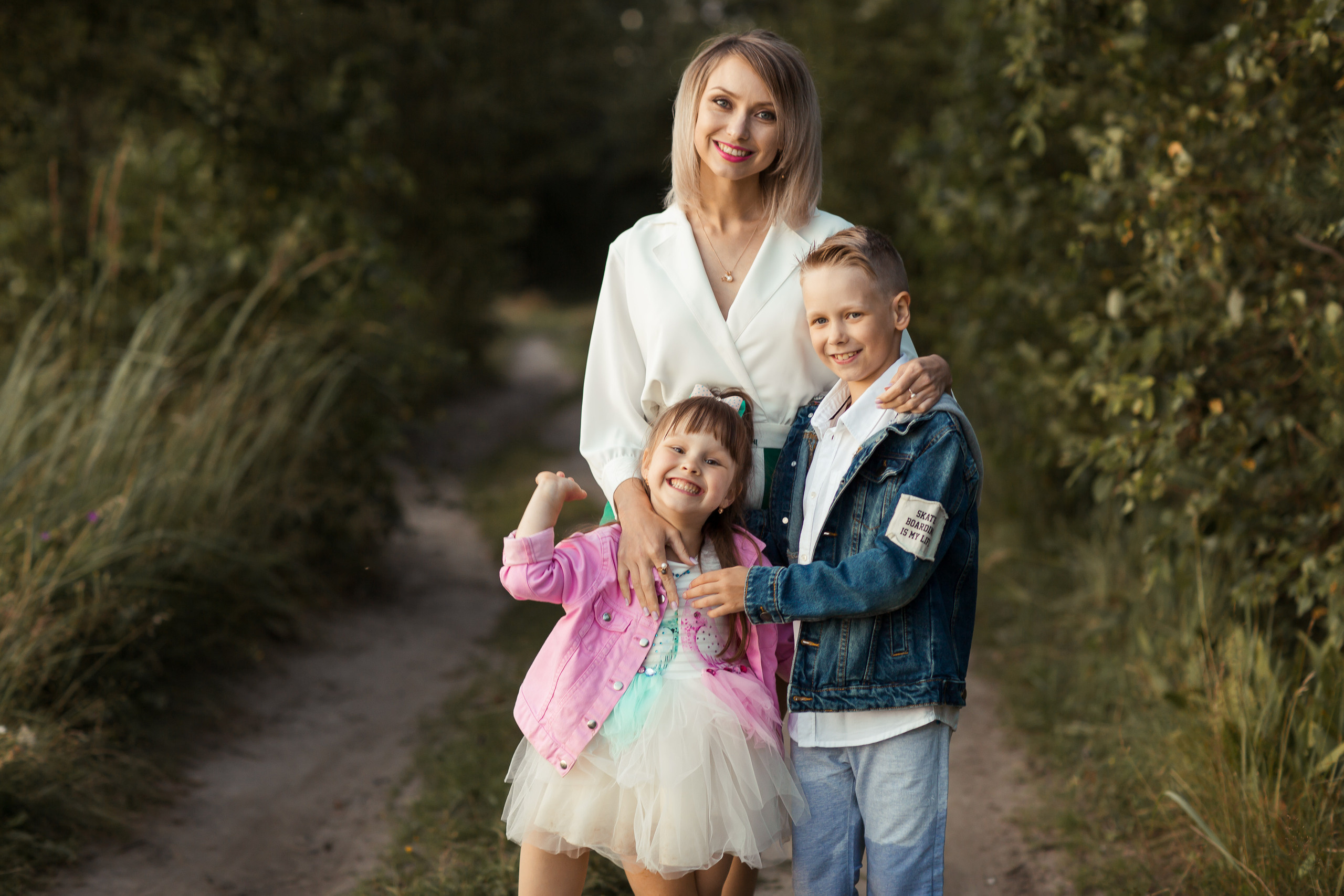 Ирина с детьми, фотосессия на закате. Фотограф Десногорск Михаил Давыдов Акварель