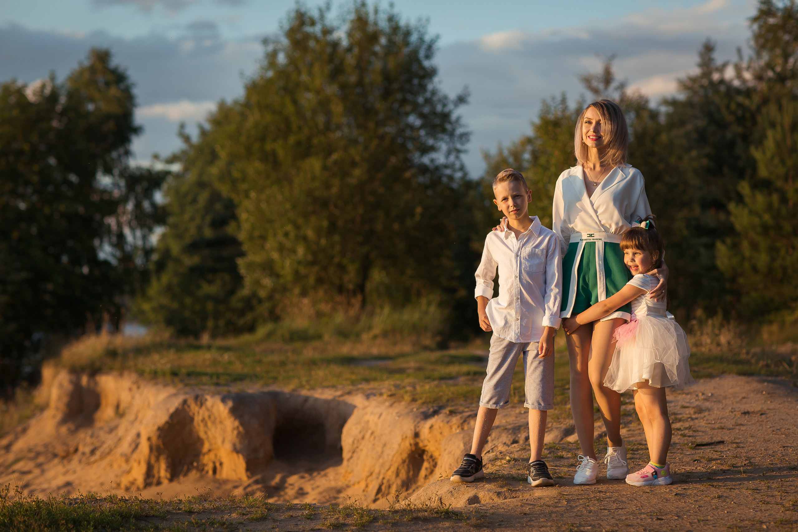 Ирина с детьми, фотосессия на закате. Фотограф Десногорск Михаил Давыдов Акварель
