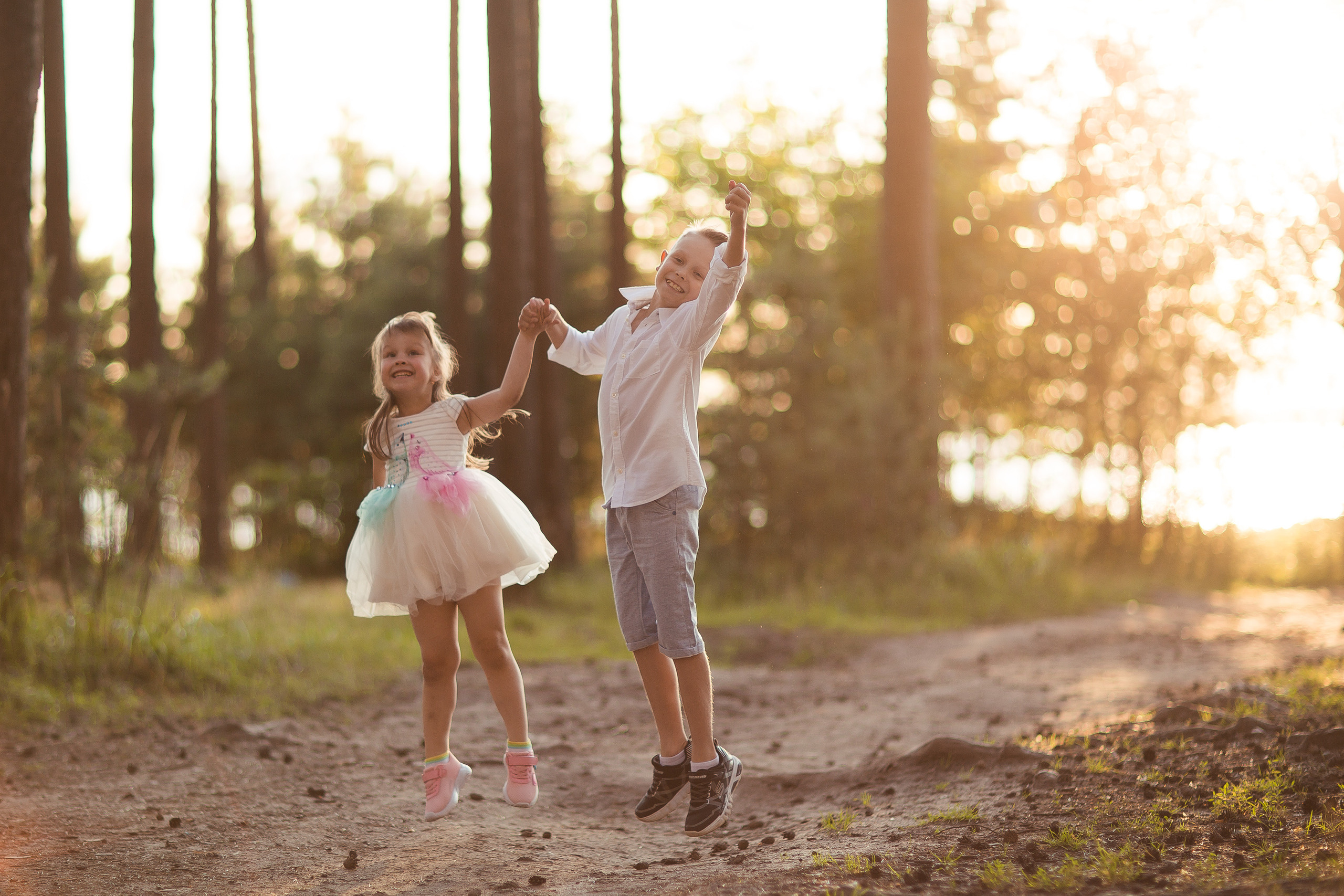 Ирина с детьми, фотосессия на закате. Фотограф Десногорск Михаил Давыдов Акварель