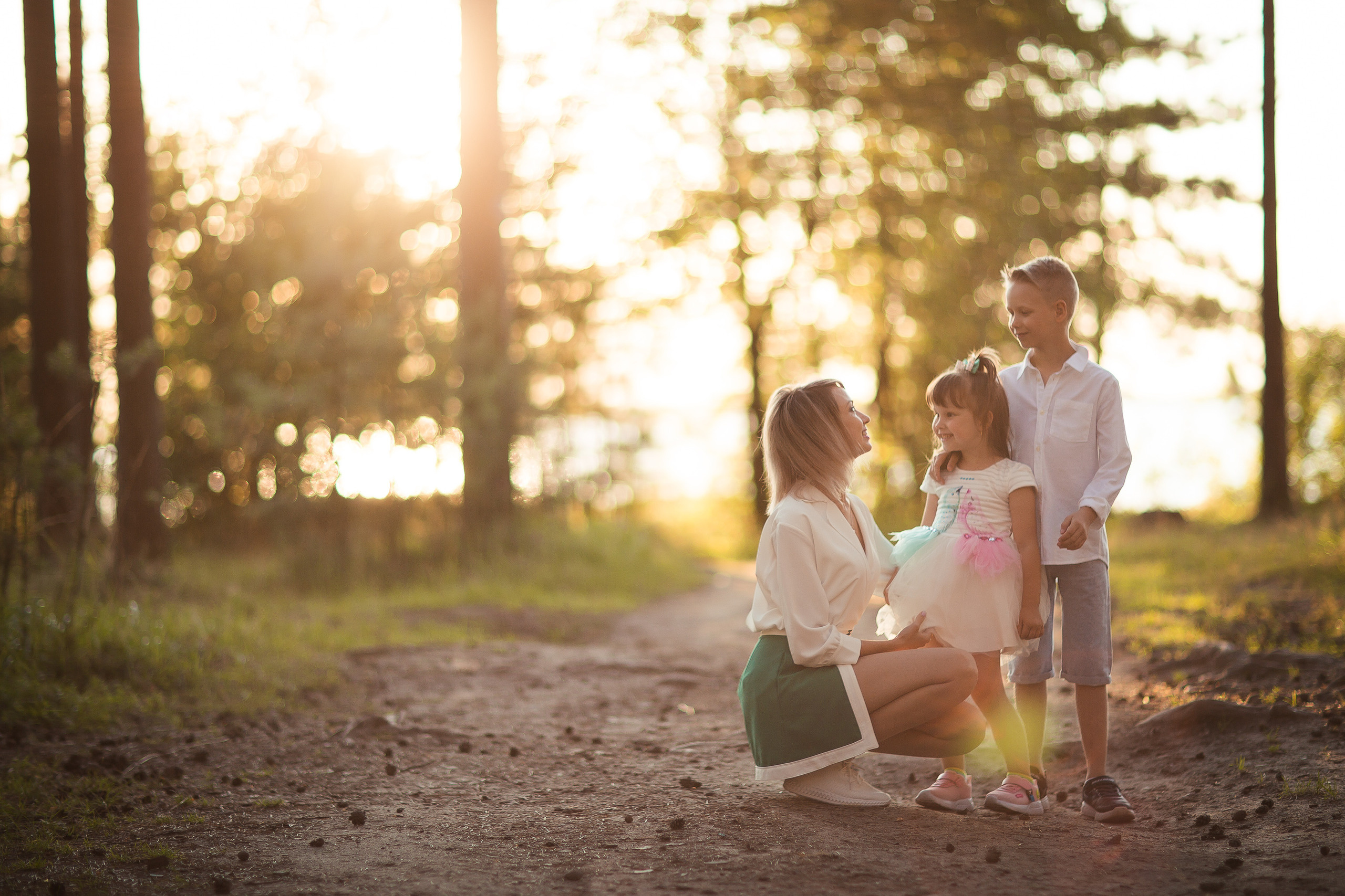 Ирина с детьми, фотосессия на закате. Фотограф Десногорск Михаил Давыдов Акварель