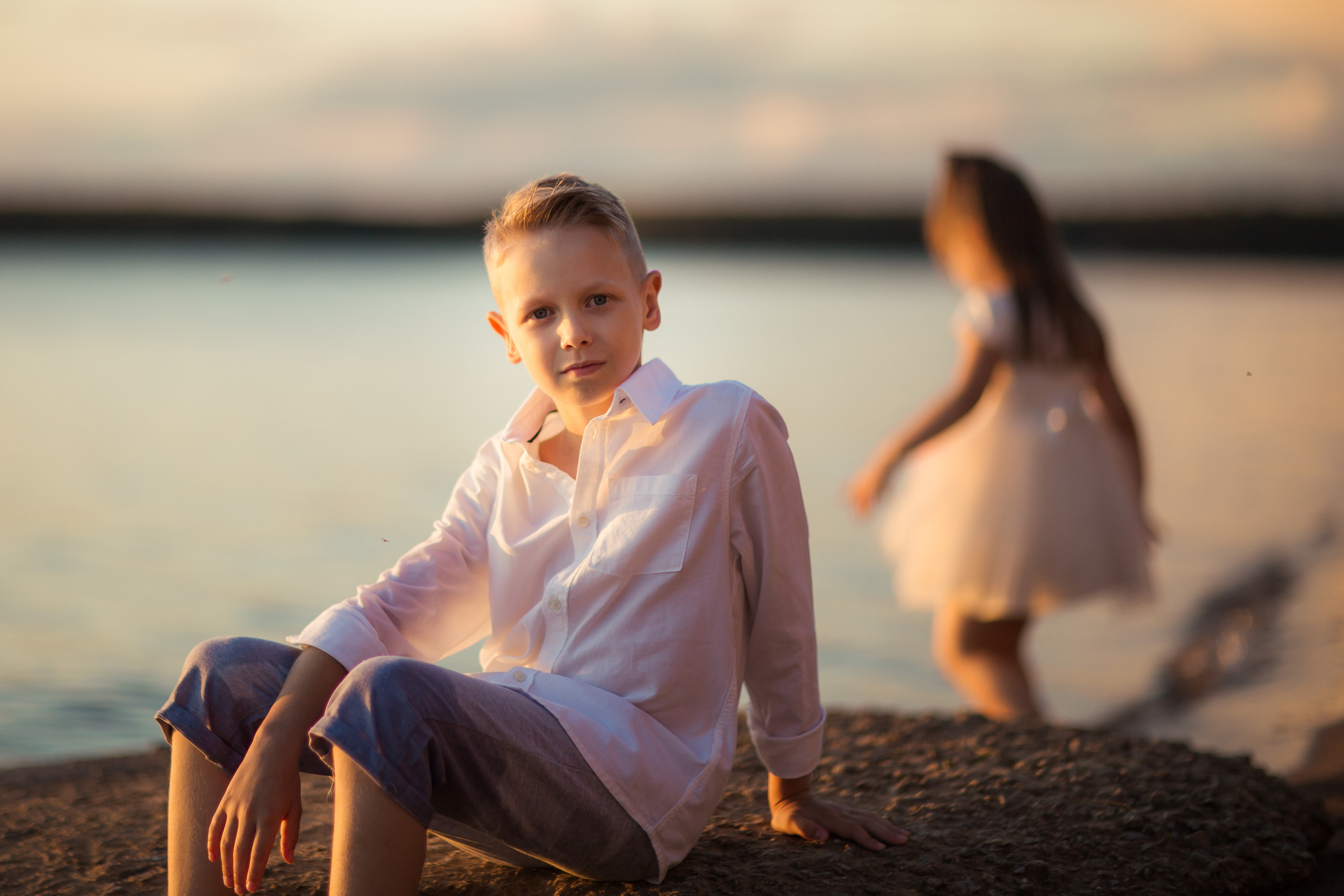 Ирина с детьми, фотосессия на закате. Фотограф Десногорск Михаил Давыдов Акварель