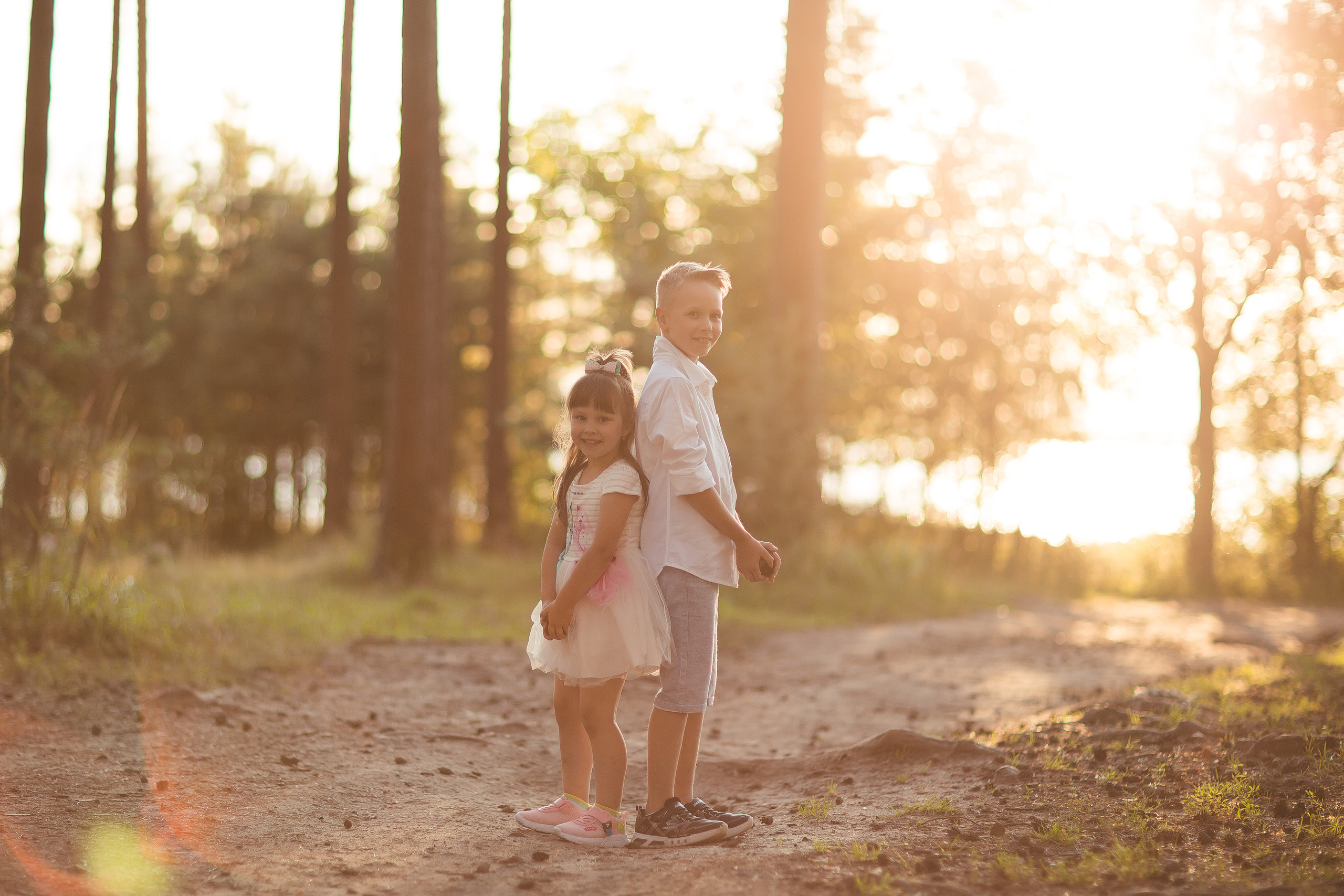Ирина с детьми, фотосессия на закате. Фотограф Десногорск Михаил Давыдов Акварель