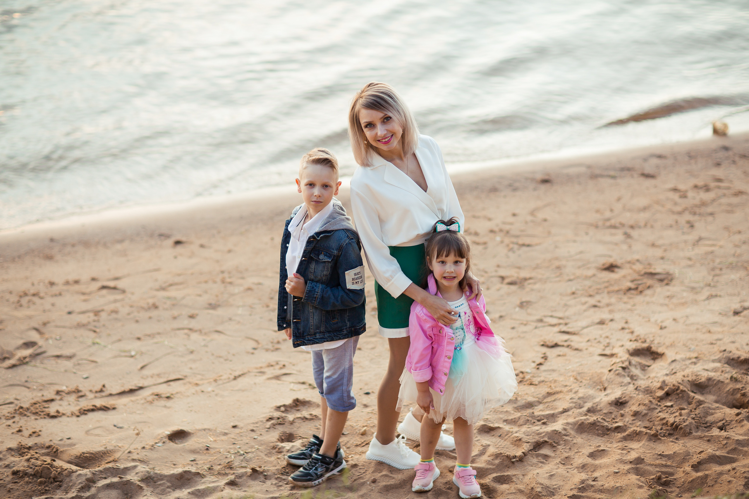 Ирина с детьми, фотосессия на закате. Фотограф Десногорск Михаил Давыдов Акварель