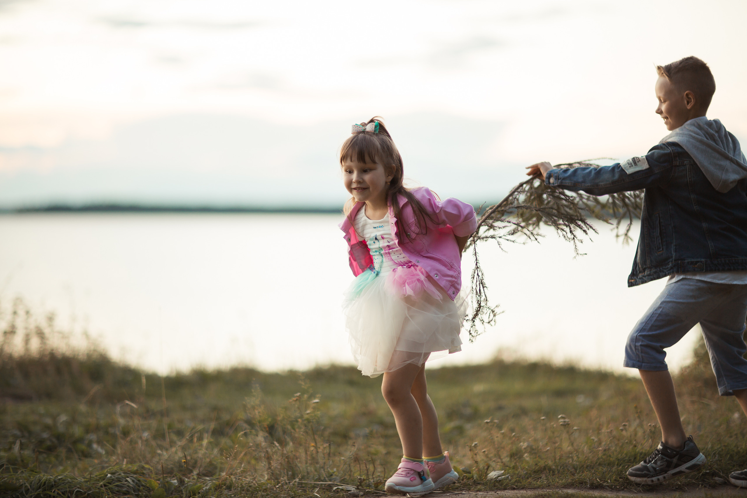 Ирина с детьми, фотосессия на закате. Фотограф Десногорск Михаил Давыдов Акварель