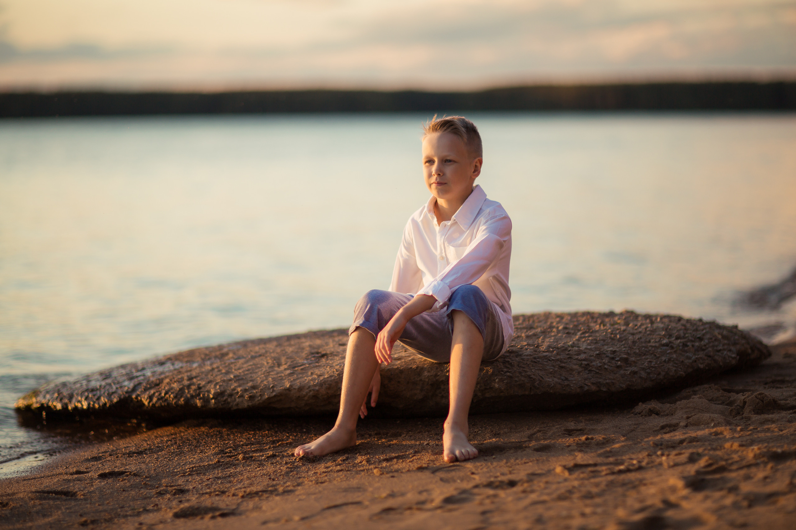 Ирина с детьми, фотосессия на закате. Фотограф Десногорск Михаил Давыдов Акварель